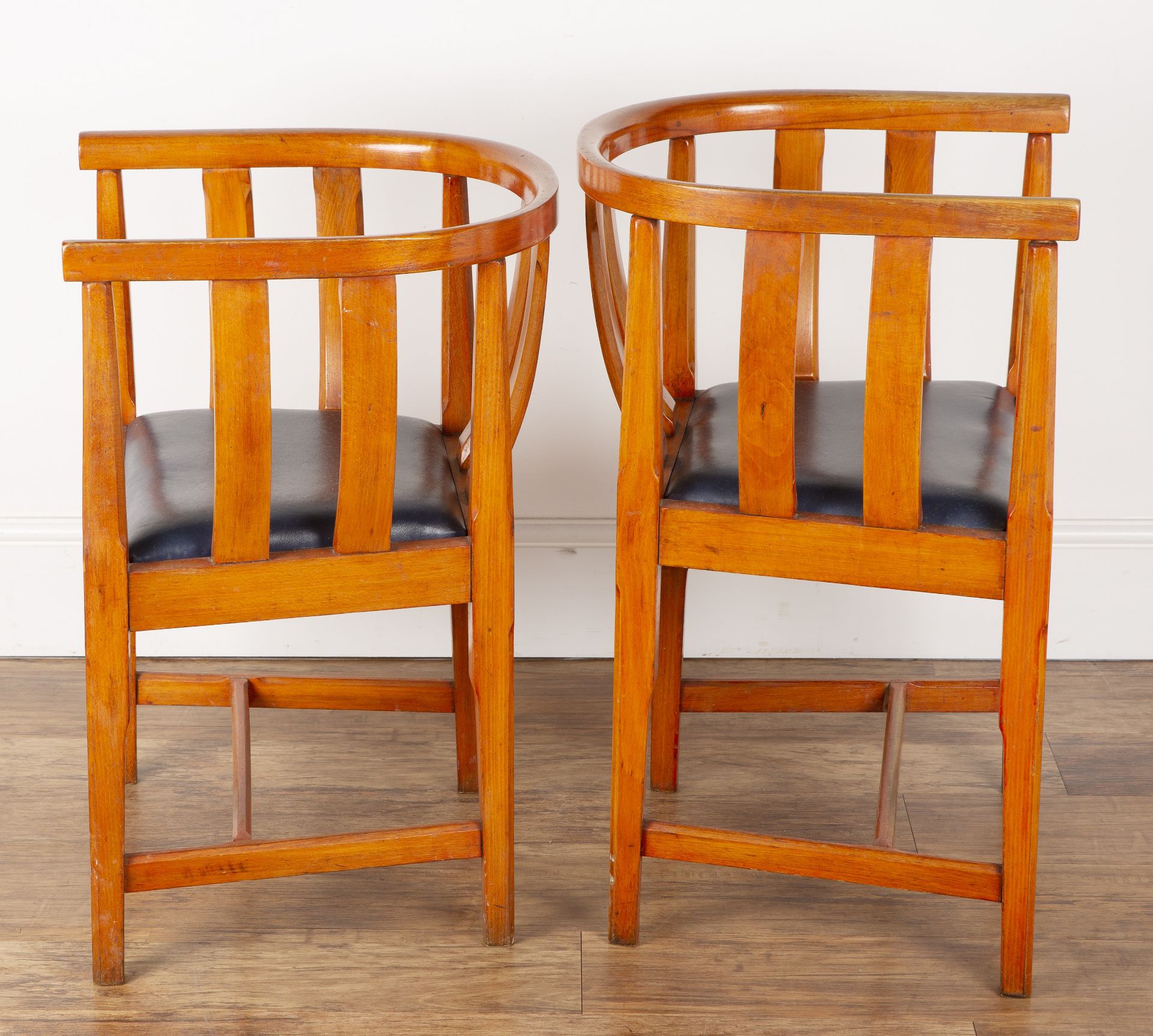 Gordon Russell (1892-1980) oak, pair of tub chairs, with drop-in seats, circa 1930s, unmarked, - Bild 2 aus 4