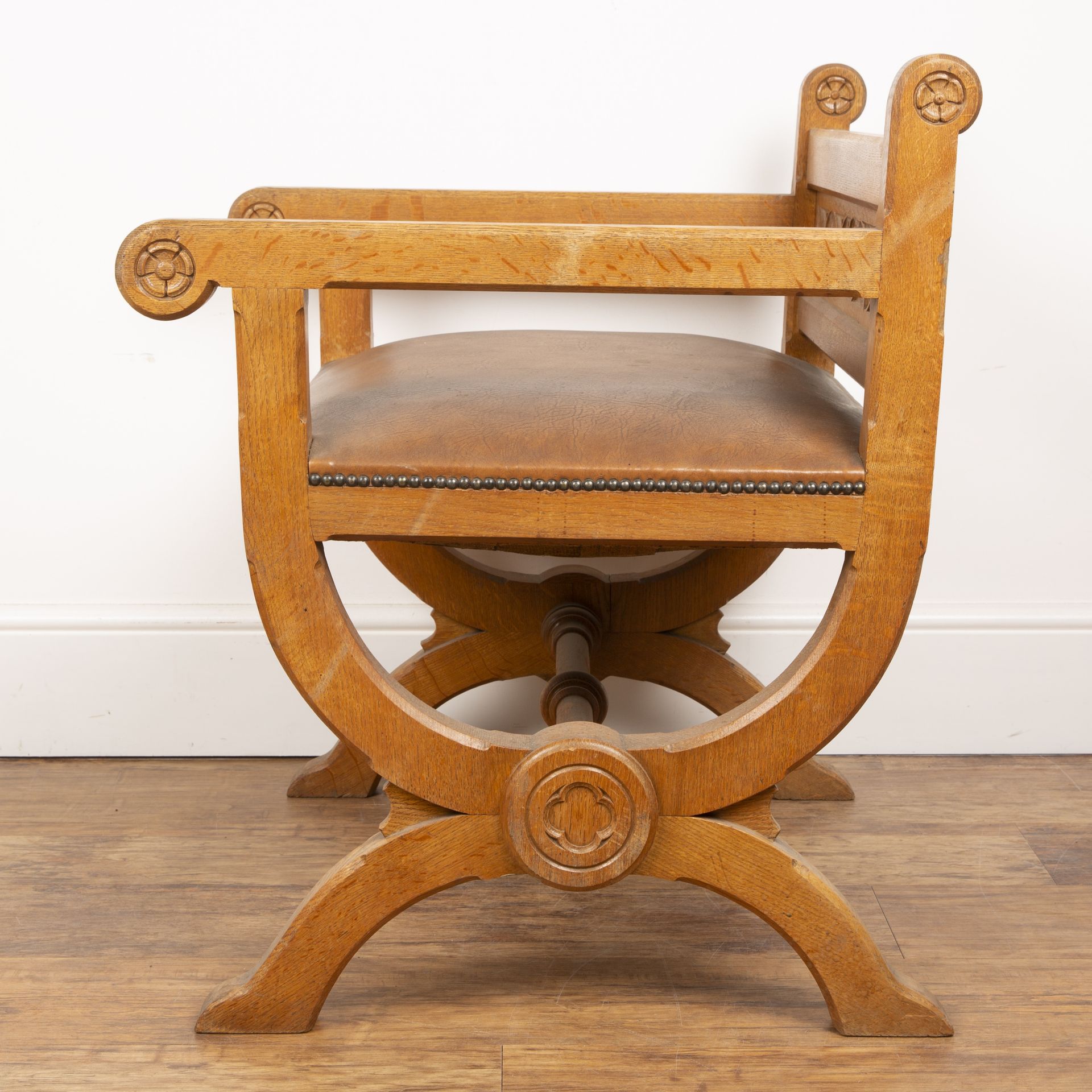 In the manner of Augustus Welby Pugin (1812-1852) Glastonbury style chair, with gothic style - Image 6 of 6