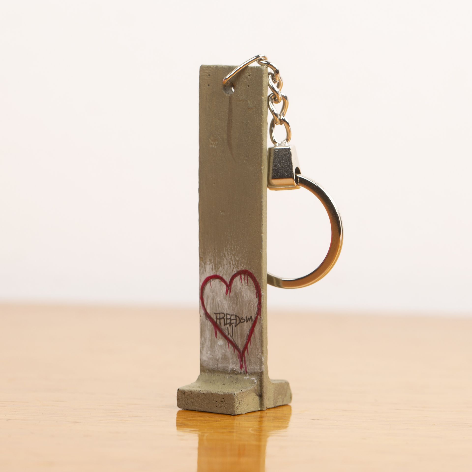 Banksy (b.1974) (The walled off hotel), freedom sculpture or key fob, painted wood, numbered 14591 - Bild 3 aus 6