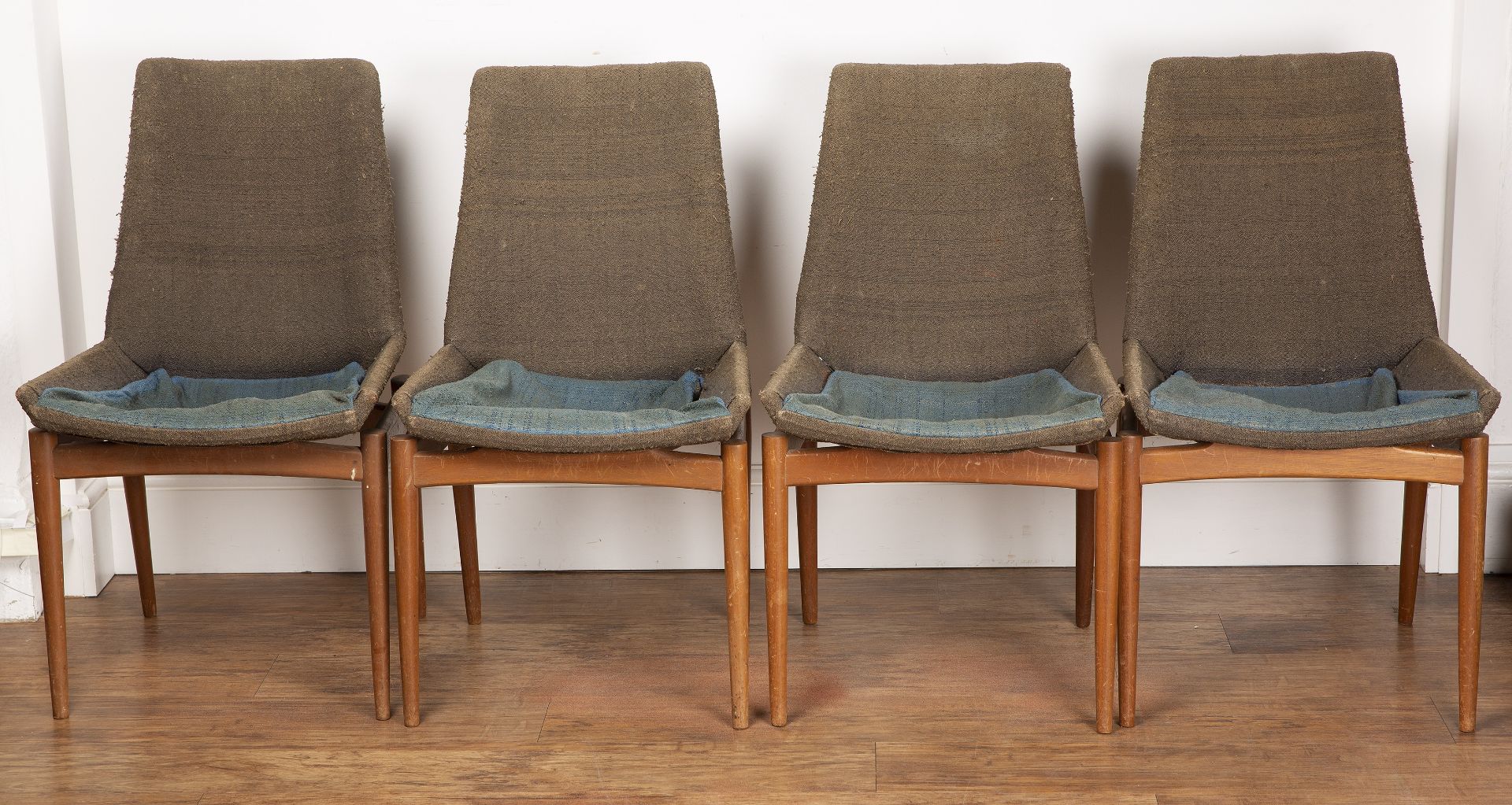 Robert Heritage for Archie Shine Ltd teak framed set of four chairs, with grey upholstery, unmarked, - Bild 2 aus 3
