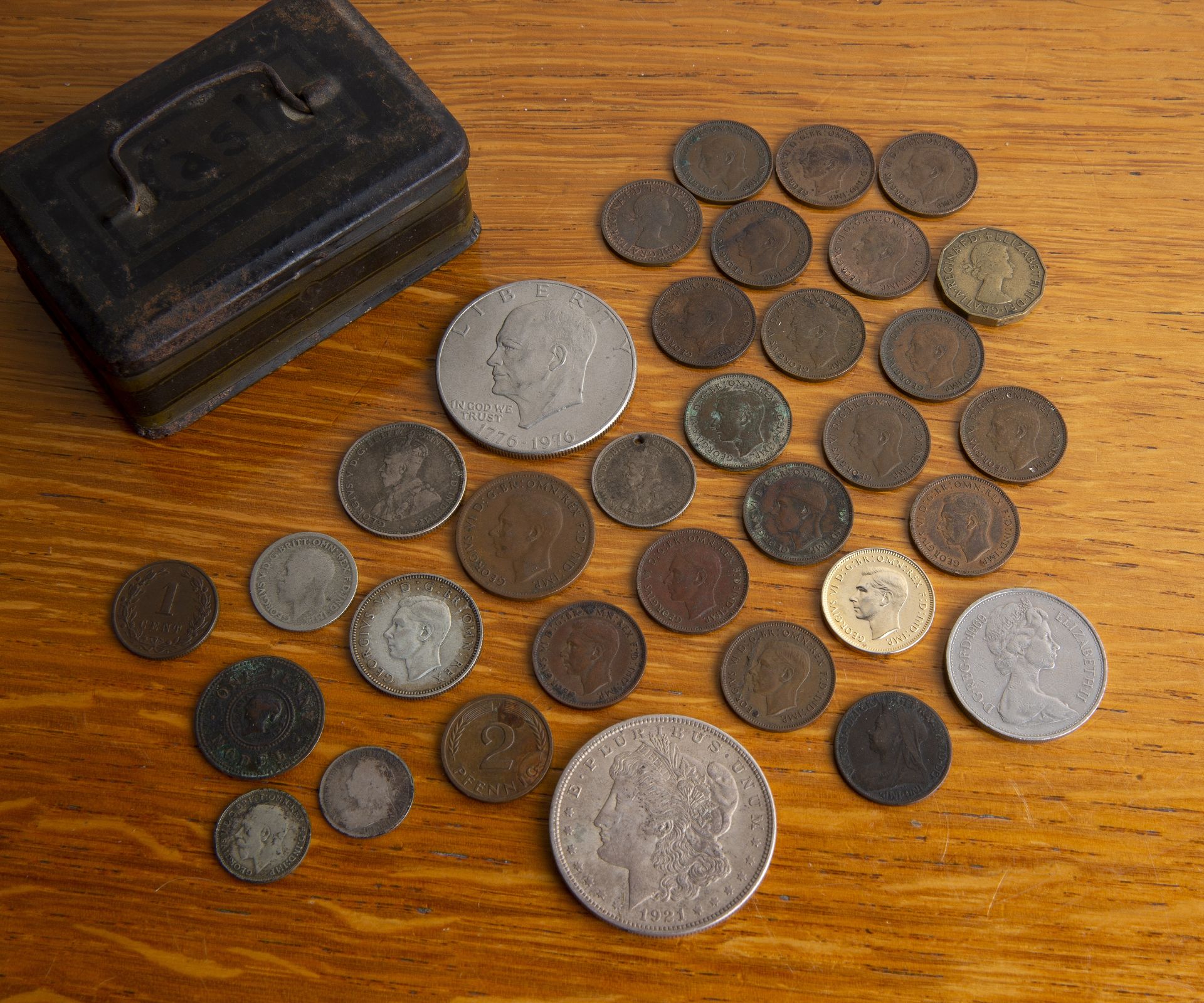 Collection of various coins to include: United States of America 1921 one dollar coin, American 1976 - Image 2 of 2