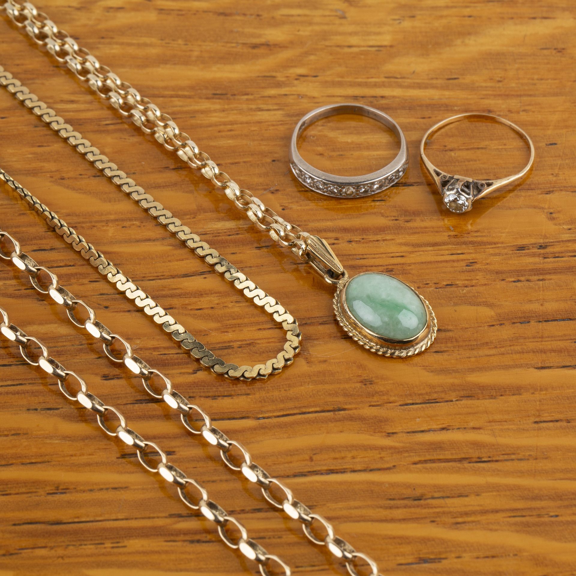 Group of gold jewellery to include: 9ct gold link necklace chain, 12g approx overall, a 9ct gold