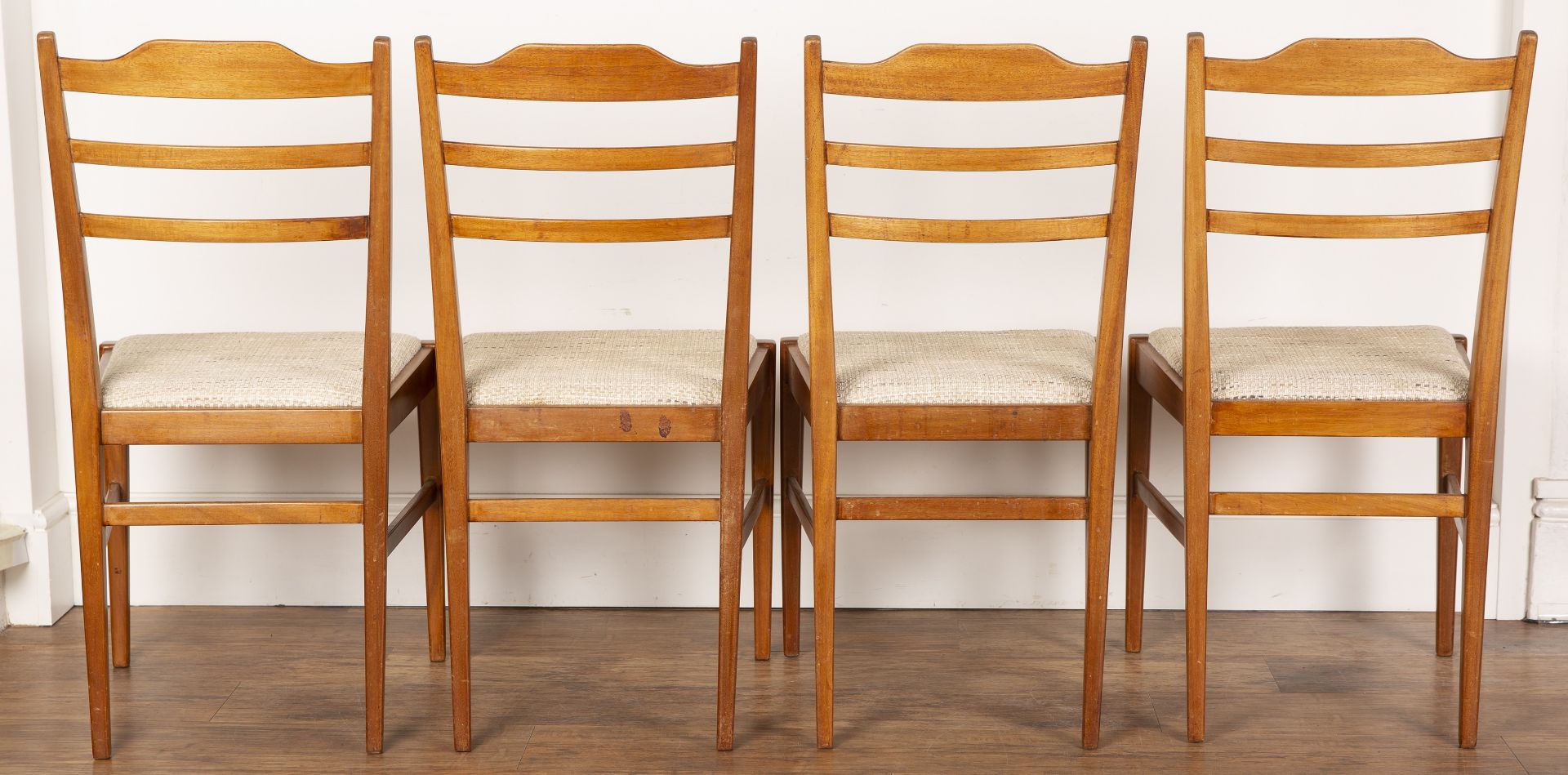 Gordon Russell of Broadway teak dining table and set of four chairs, the table with an applied label - Bild 7 aus 7