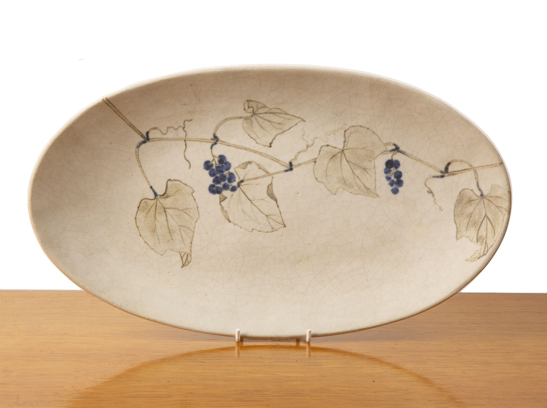 Teruko Tsuji (b.1920) Japanese studio pottery plate or dish, decorated with grape vine, signed to