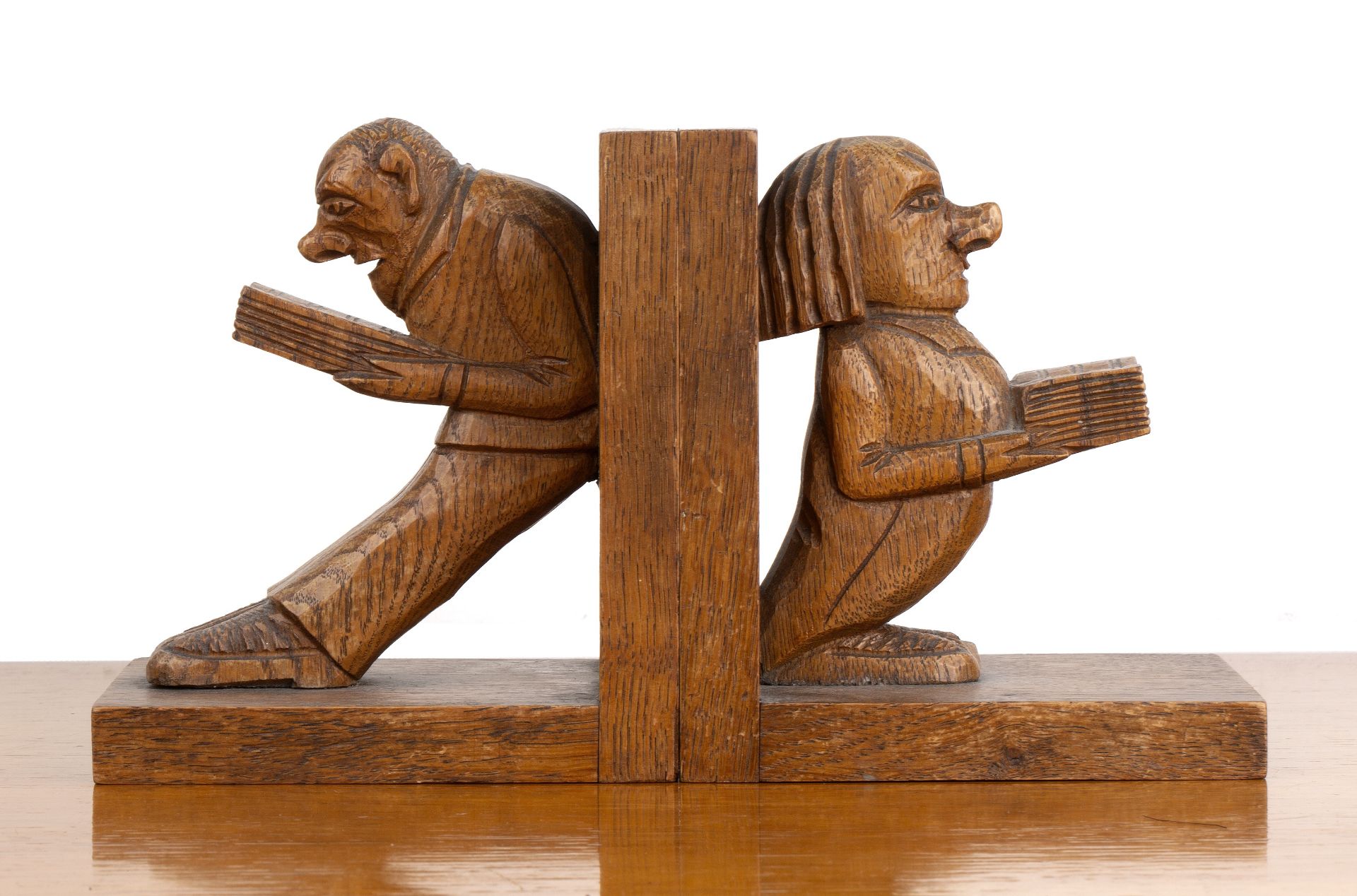 Pair of carved figural bookends oak, 1930s, modelled as two figures reading, unsigned, each - Image 2 of 3