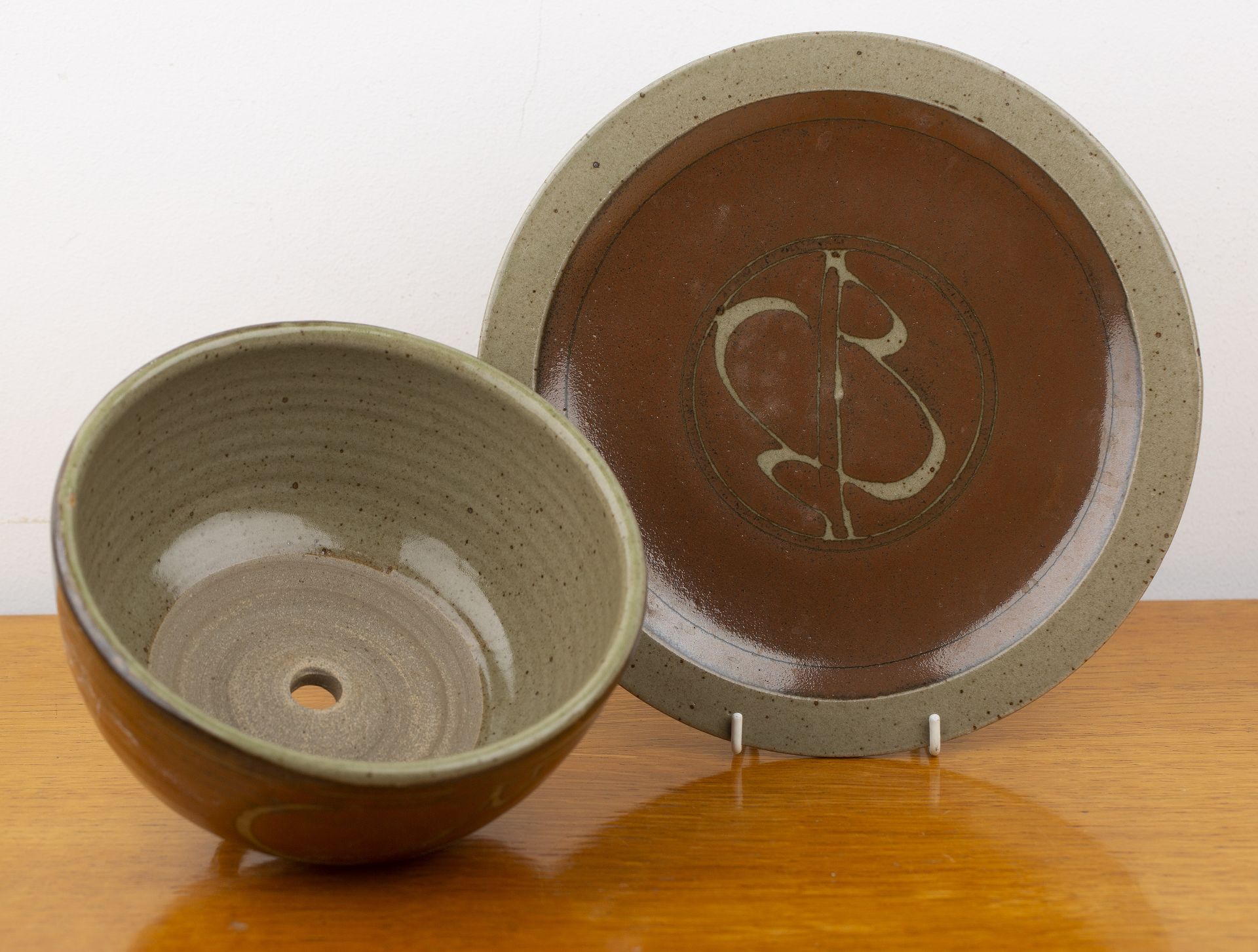 David Frith (b.1943) at Brookhouse Pottery dish and cover, with abstract line decoration, marked - Image 3 of 4