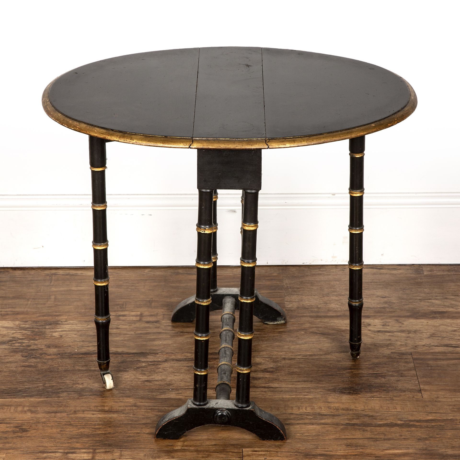 Aesthetic movement drop flap table with faux bamboo structure, ebonised with gilt painted detail, - Bild 3 aus 4