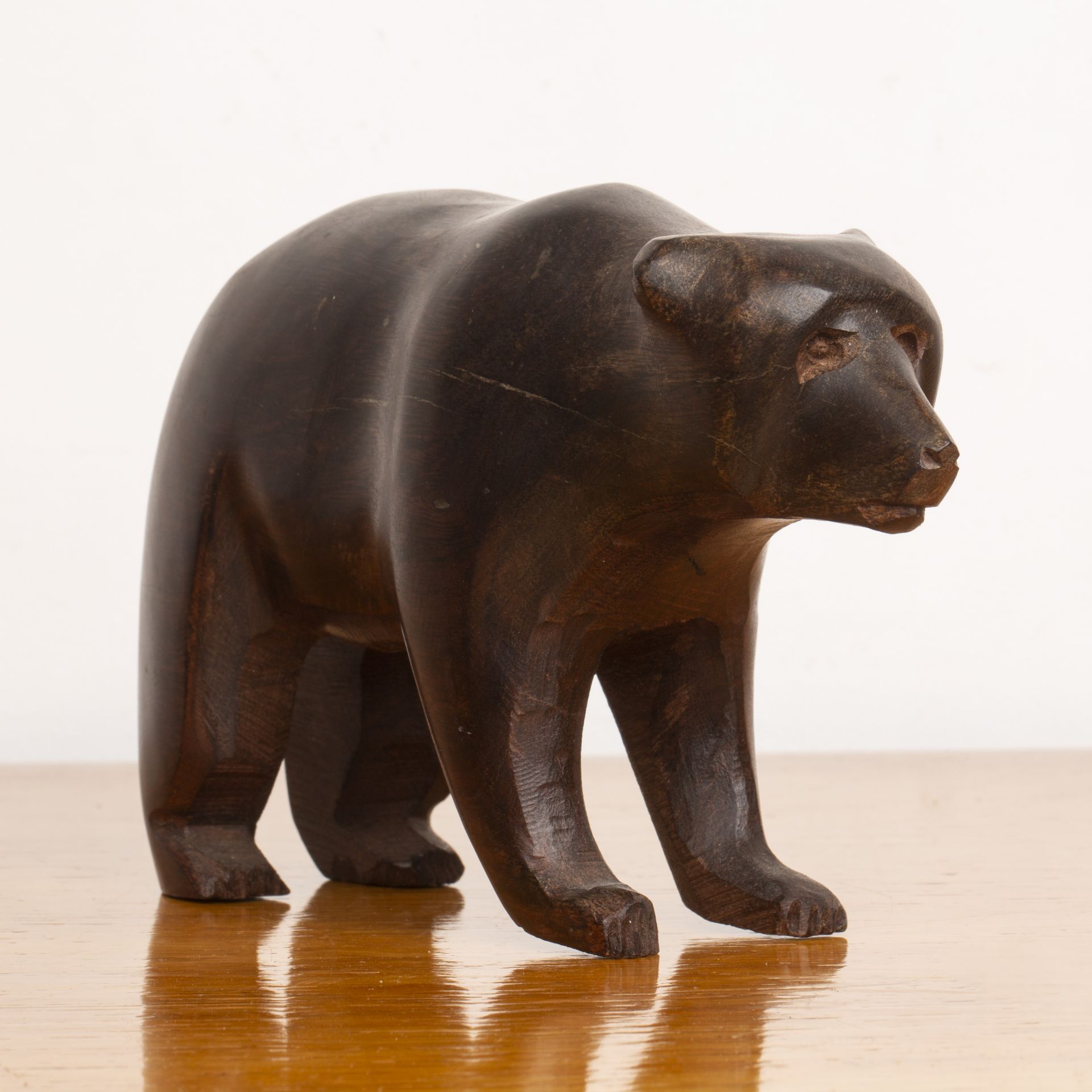 Treen wooden bear with carved details, unsigned, 17cm wide x 11cm high Overall signs of display - Bild 3 aus 5