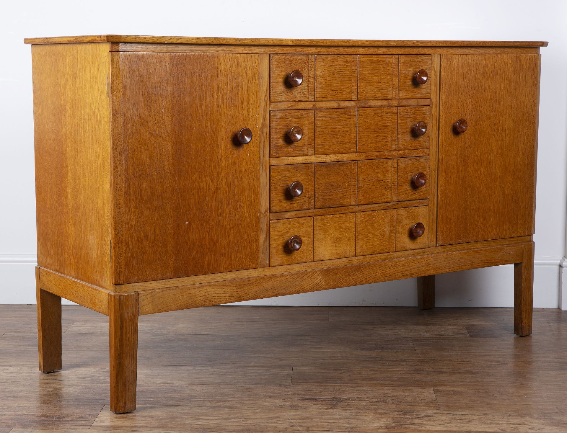 Gordon Russell (1892-1980) oak, Utility sideboard, with four central drawers flanked on each side by - Bild 5 aus 8