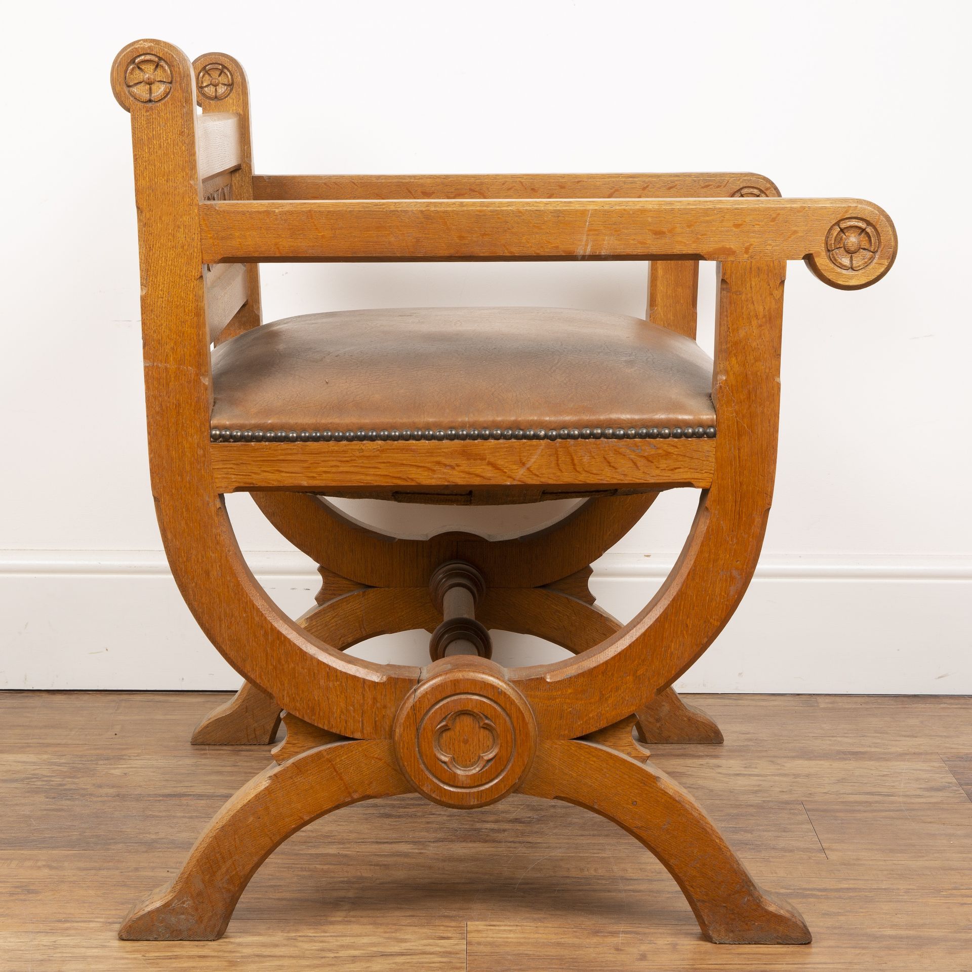 In the manner of Augustus Welby Pugin (1812-1852) Glastonbury style chair, with gothic style - Image 5 of 6