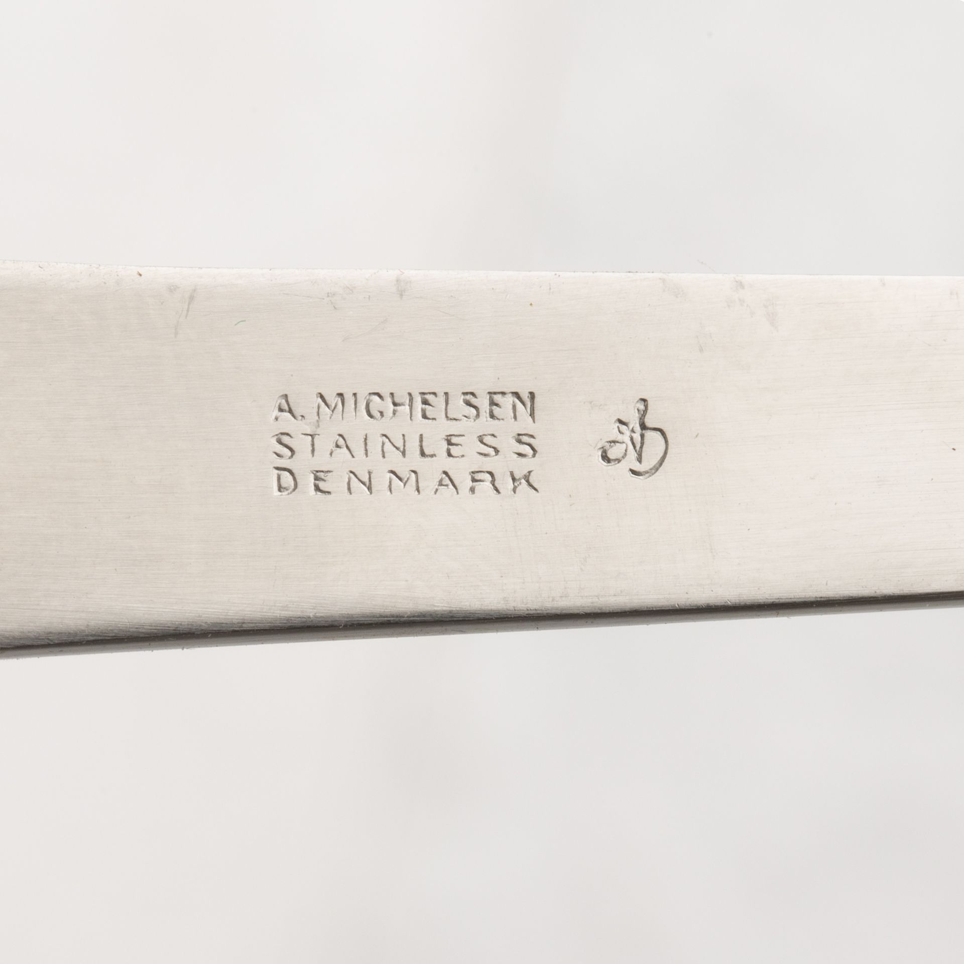Arne Jacobsen (1902-1971) for Anton Michelsen stainless steel cutlery set, consisting of: four large - Image 3 of 3