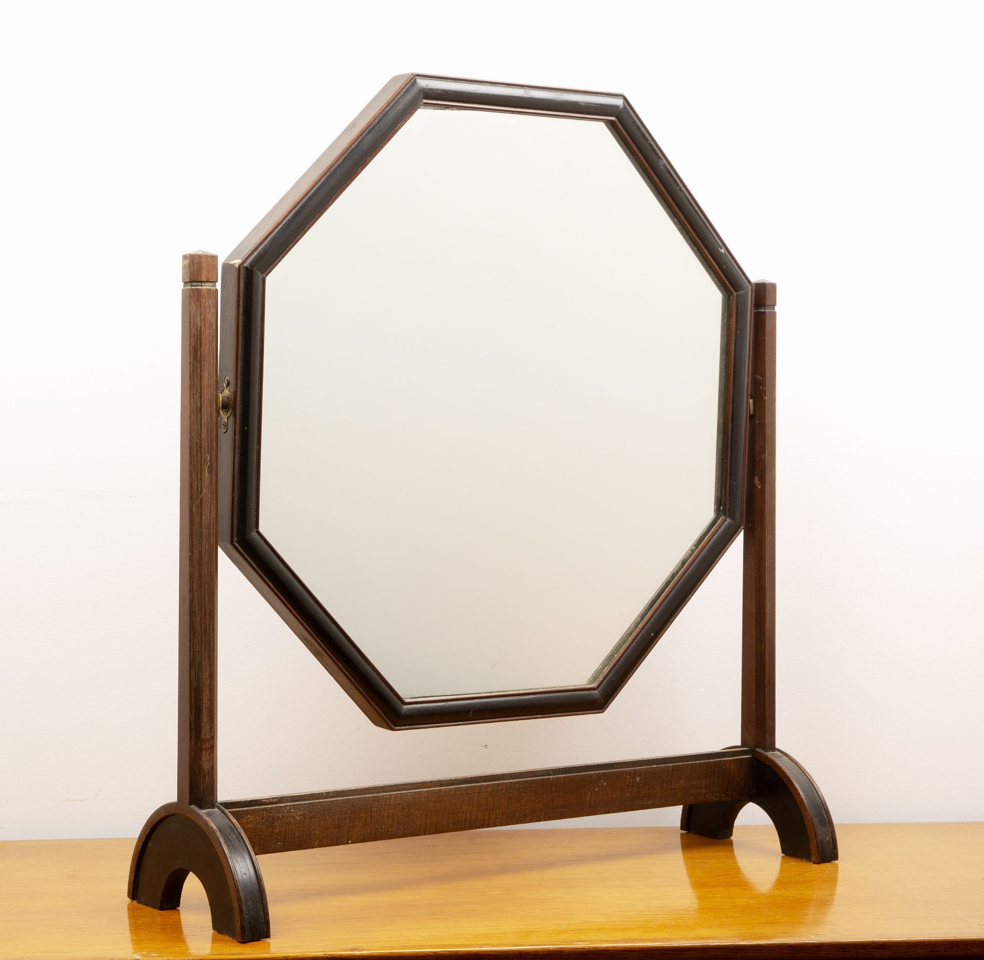 Attributed to Heals oak, octagonal dressing table mirror, possibly from the '786' bedroom suite, - Bild 2 aus 4