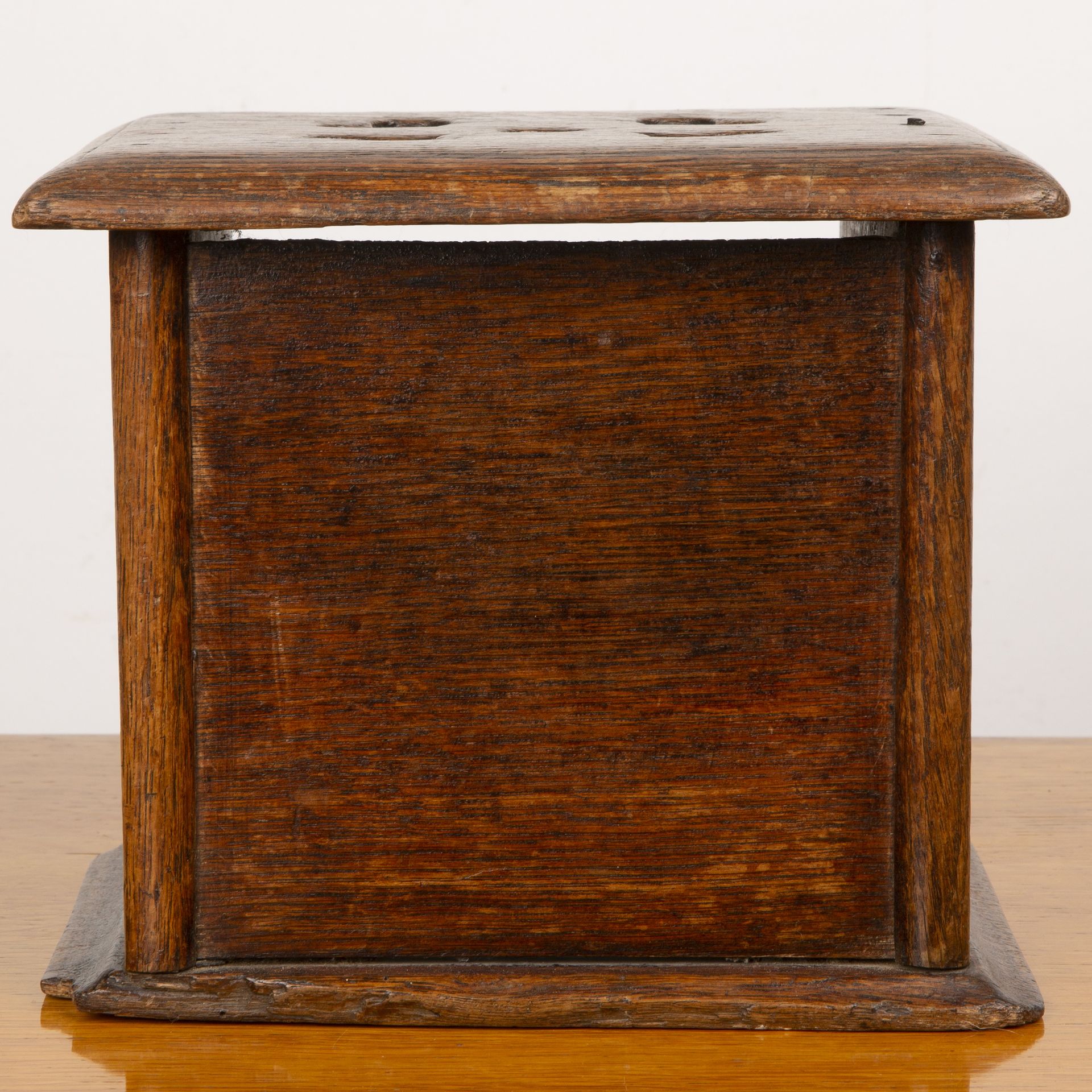 Foot warmer or stove oak, 19th Century, with carved pierced top on plinth base, 23cm wide x 19.5cm - Bild 4 aus 5