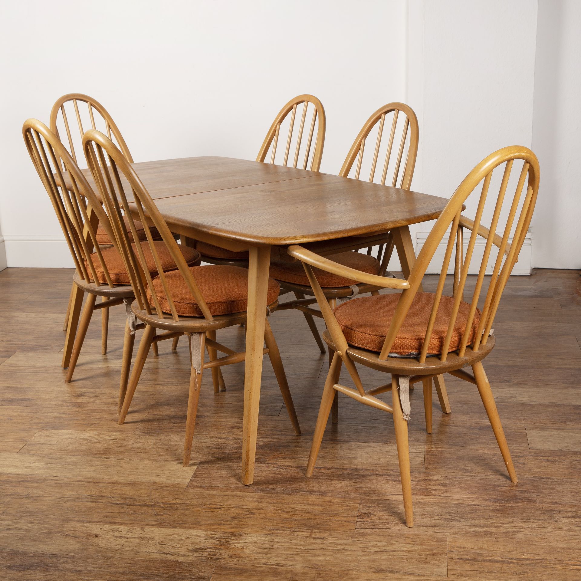 Luciano Ercolani (1888-1976) for Ercol elm and beech extending dining table and eight hoop back - Bild 3 aus 24