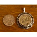 Two sovereigns one Edward VII example, dated 1909, 8g approx overall and an Elizabeth II example,