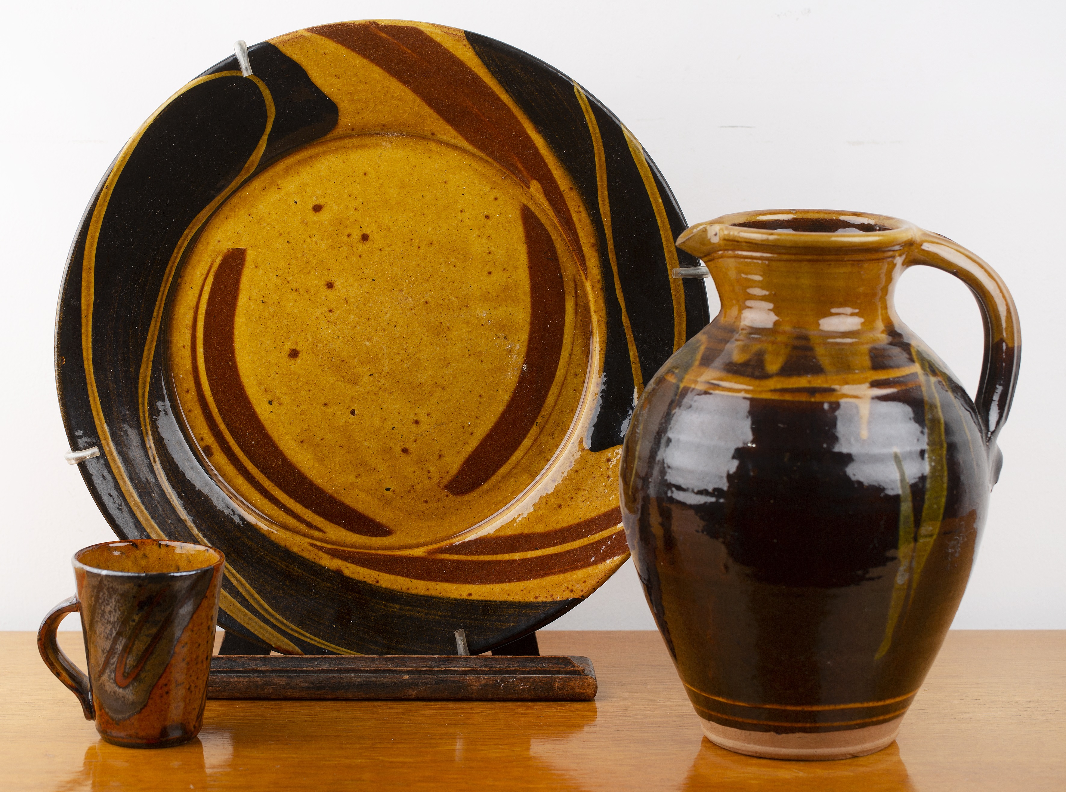 Victoria Eden (b.1950) and Micheal Eden (b.1955) large slipware charger, with trailed and