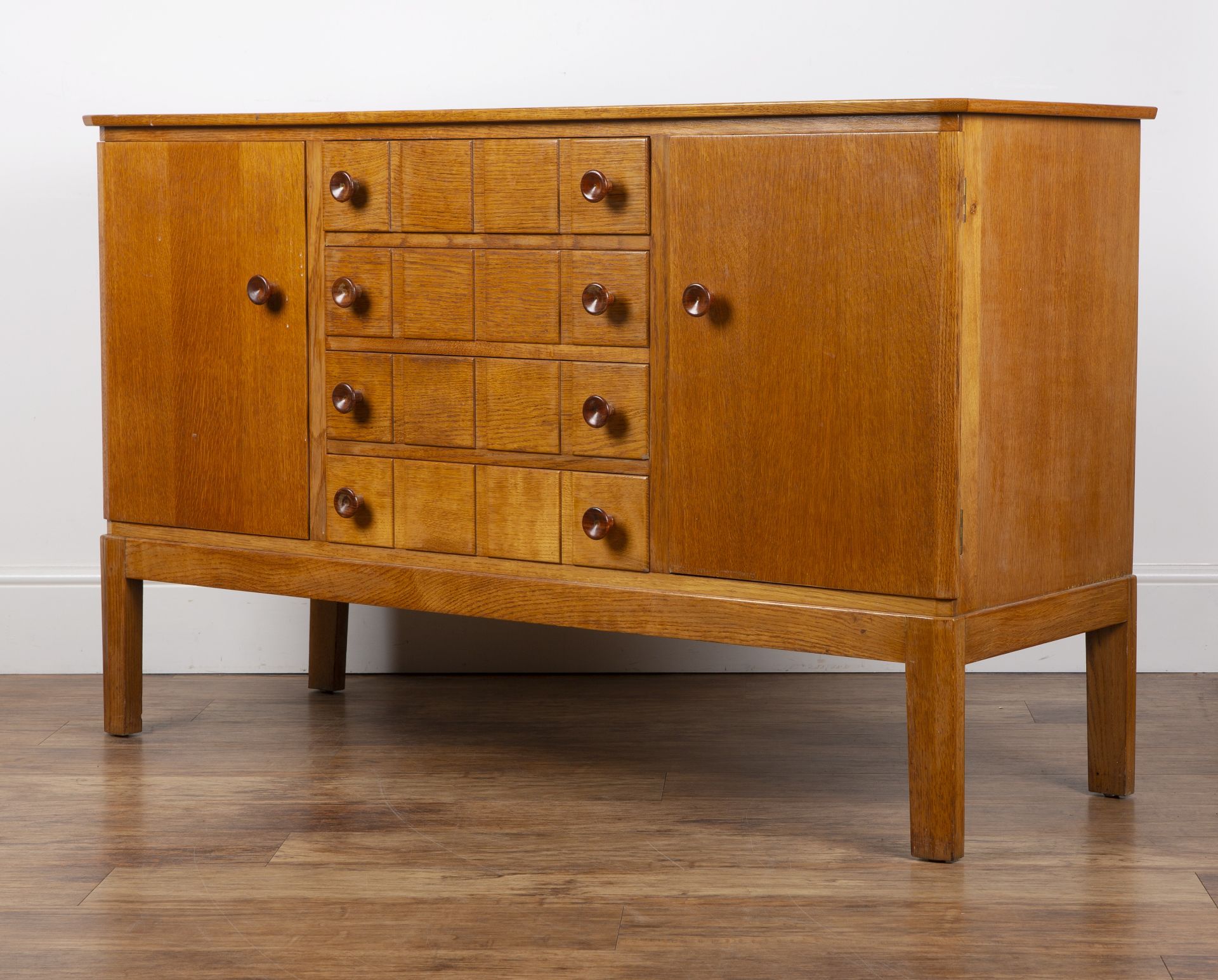Gordon Russell (1892-1980) oak, Utility sideboard, with four central drawers flanked on each side by - Bild 6 aus 8