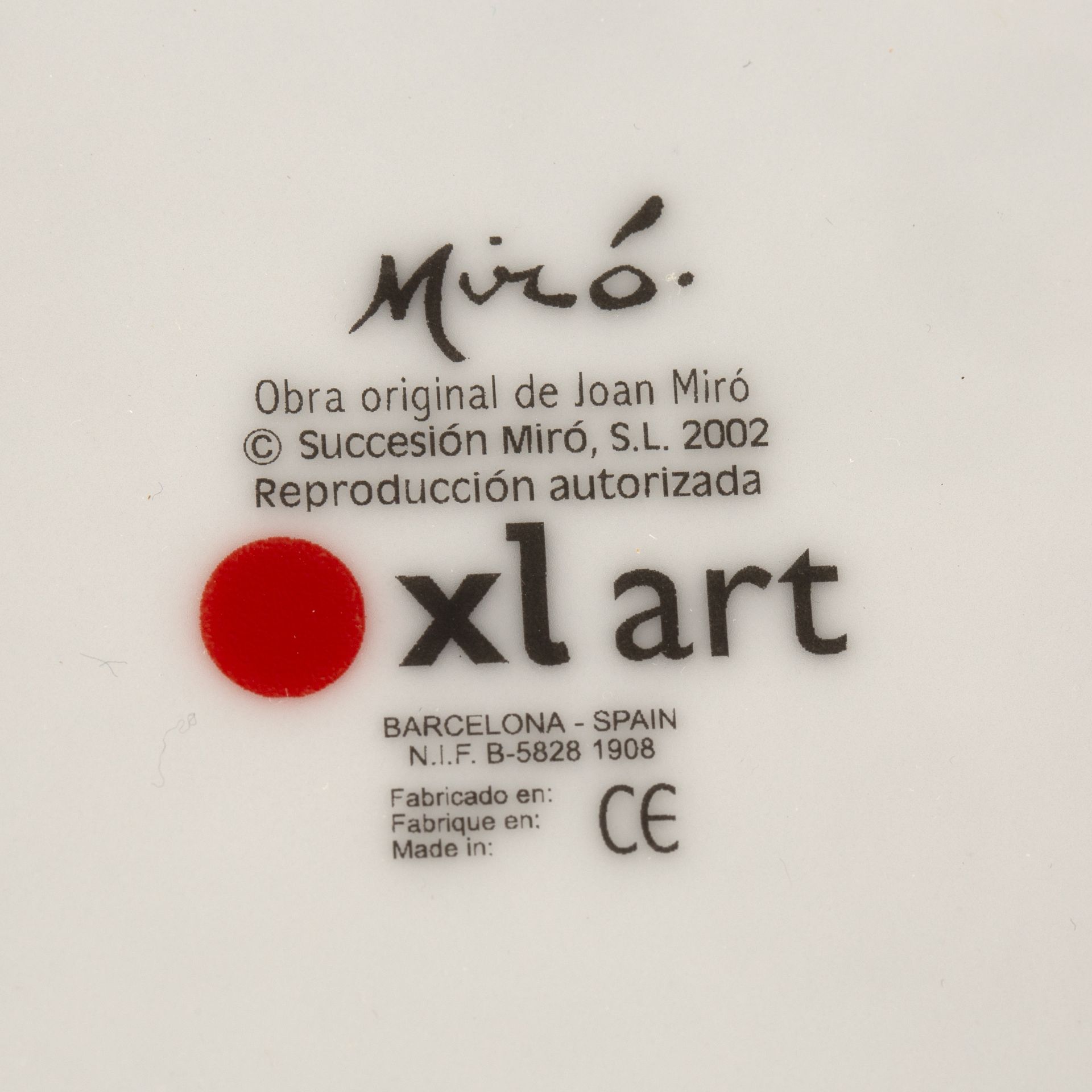 After Joan Miro (1893-1983) ceramic plate, dated 2002, marked to the reverse, 30.5cm overall Overall - Bild 2 aus 2