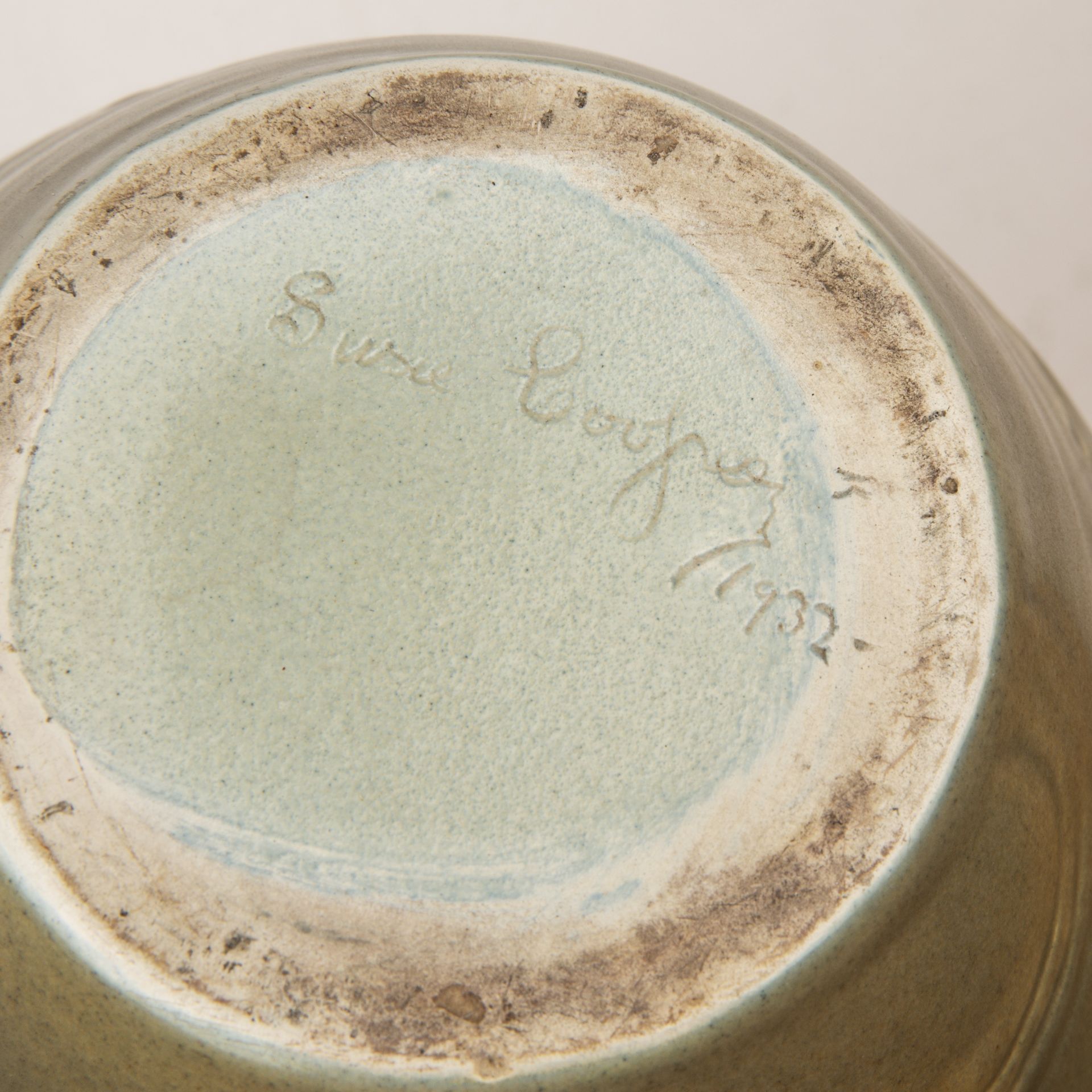 Susie Cooper (1902-1995) pottery jug, decorated with rams on a green ground, incised to the base, ' - Bild 4 aus 4