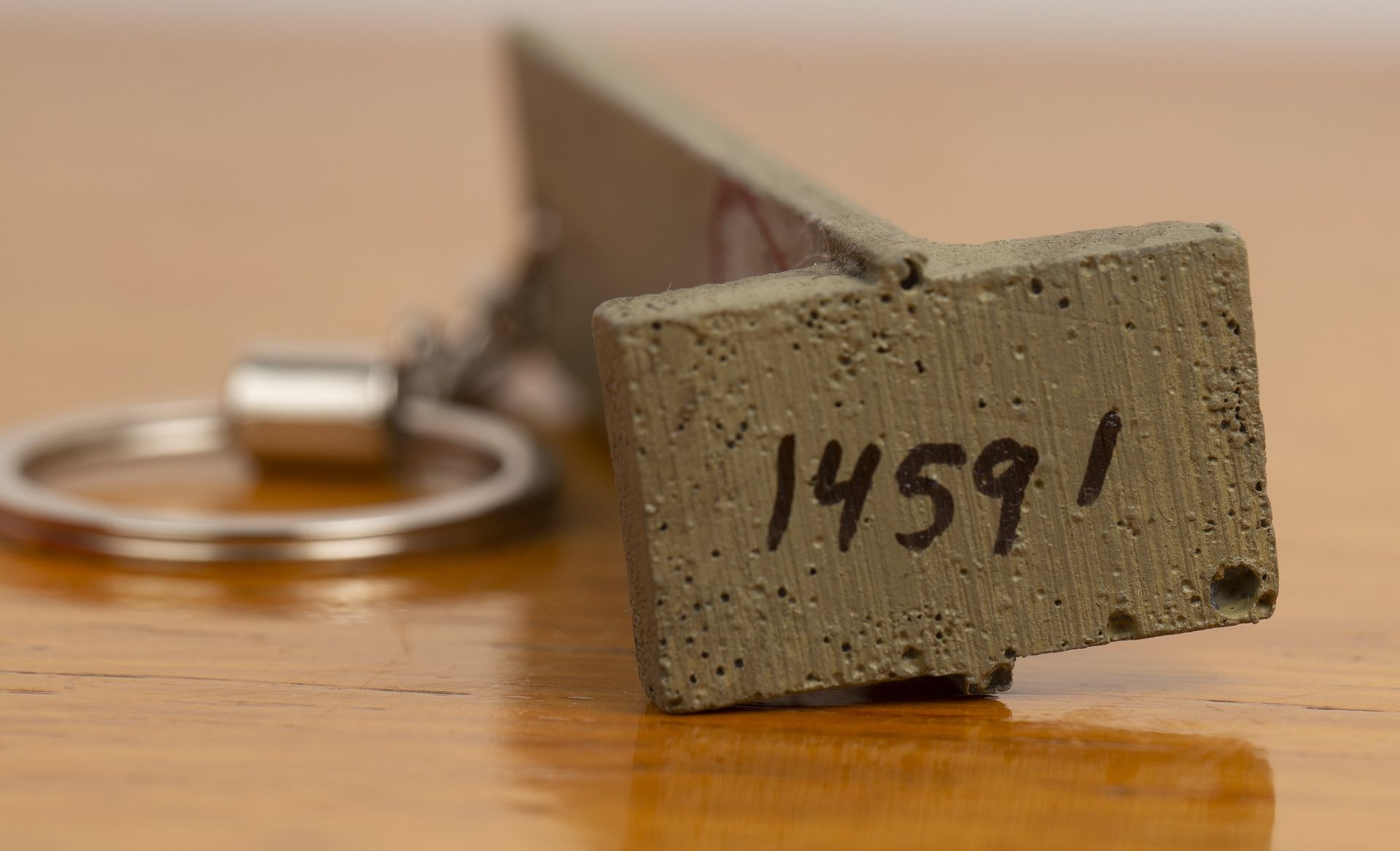 Banksy (b.1974) (The walled off hotel), freedom sculpture or key fob, painted wood, numbered 14591 - Bild 5 aus 6