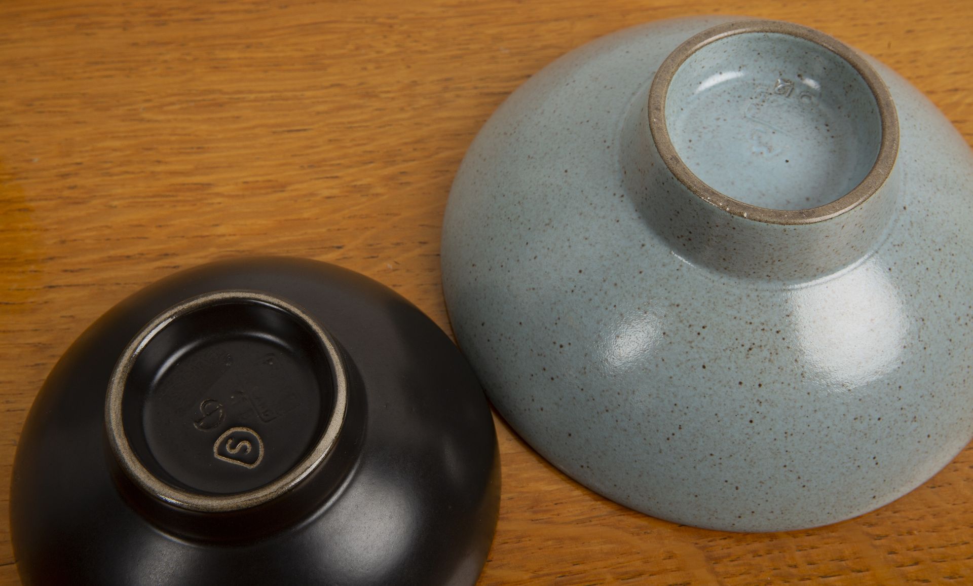 Collection of Poole Pottery comprising a Ionian ware dish with a black rim, decorated by Julie - Image 2 of 4