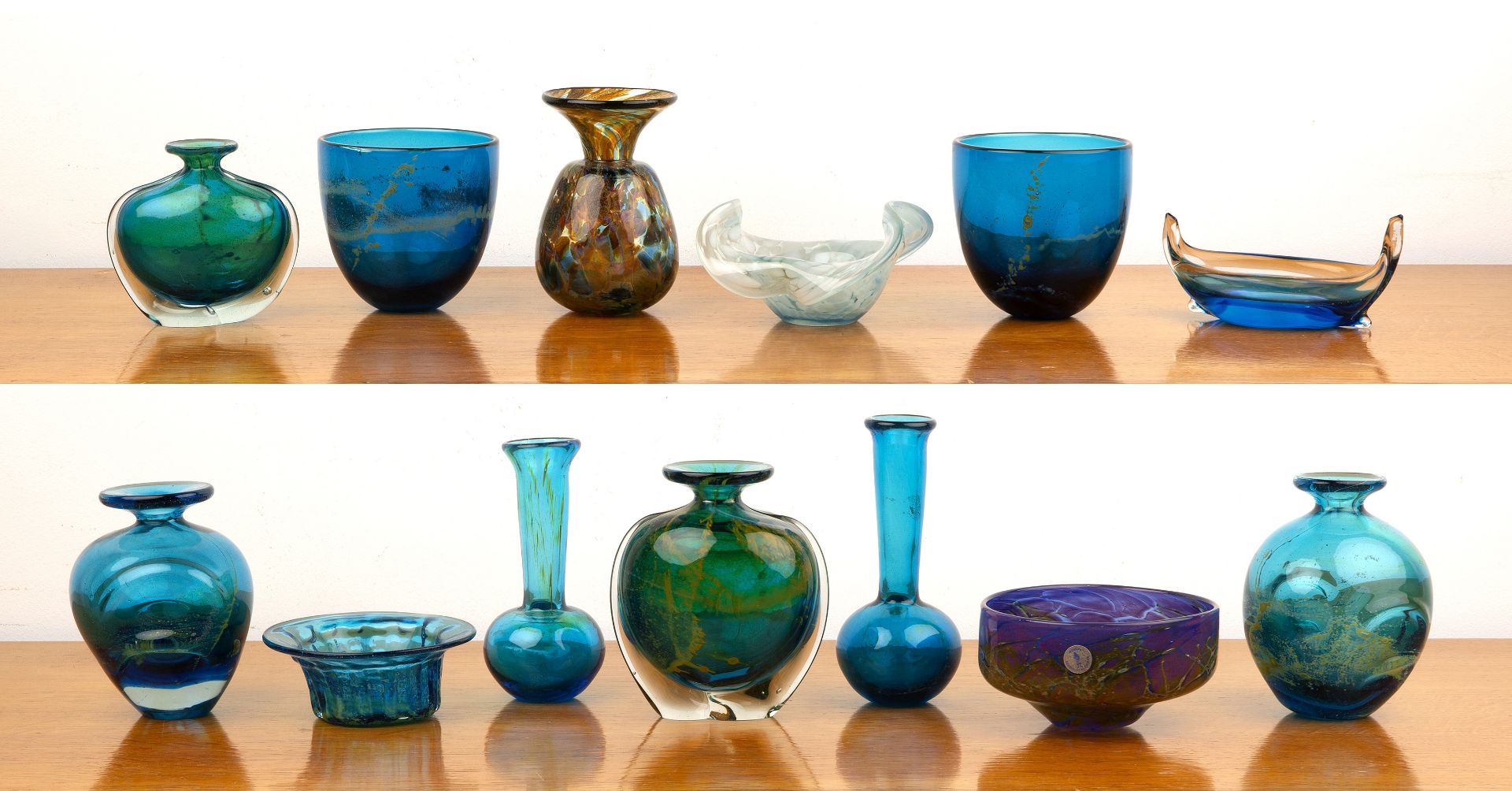 Group of Mdina glassware to include: two trailed glass decanters with stoppers, four goblets, two - Image 5 of 7