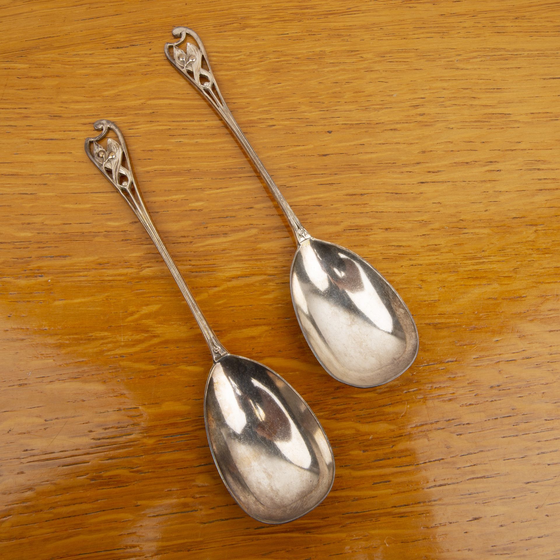 Arts and Crafts cased pair of silver spoons set, with stylised finials, bearing marks for William - Image 2 of 5