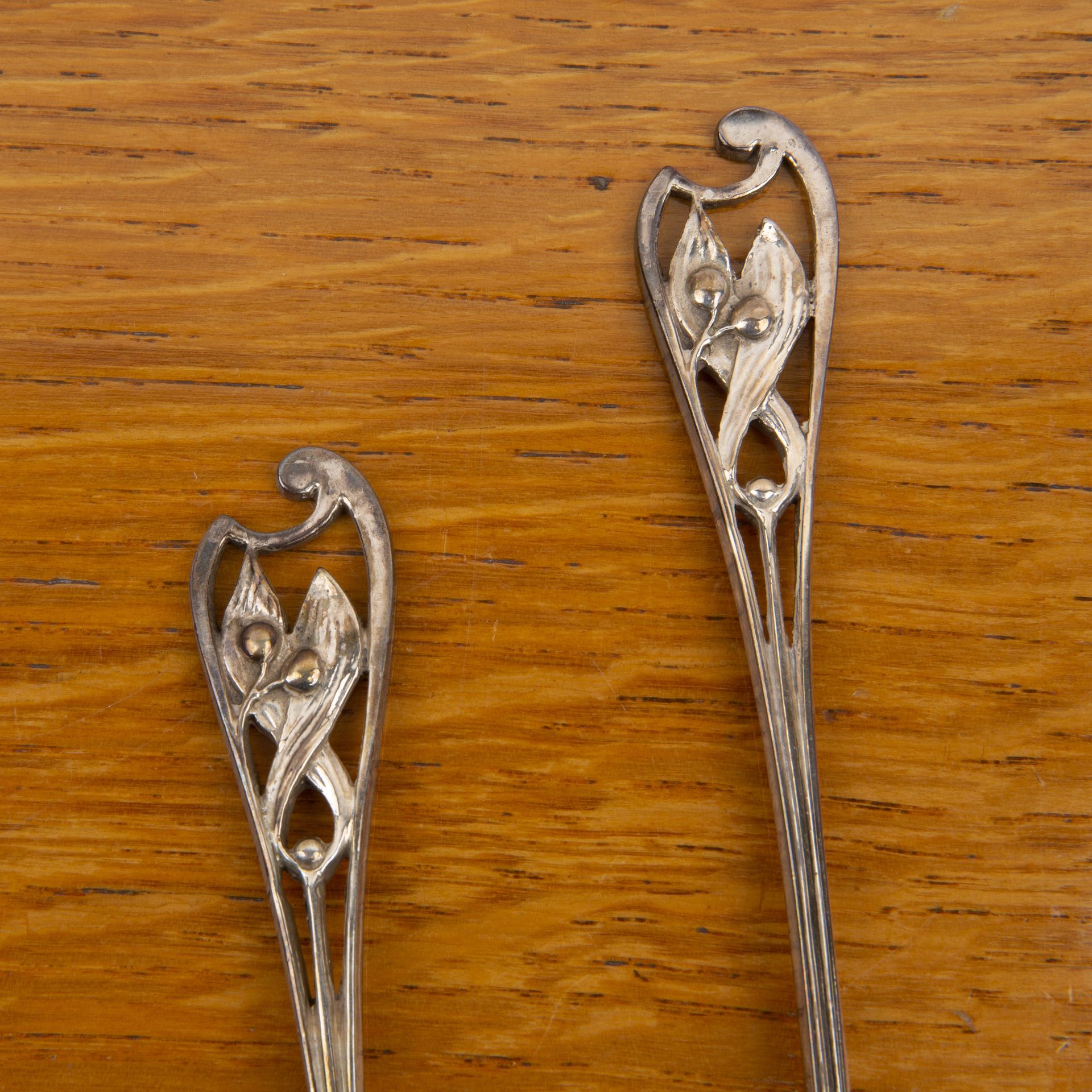 Arts and Crafts cased pair of silver spoons set, with stylised finials, bearing marks for William - Image 3 of 5