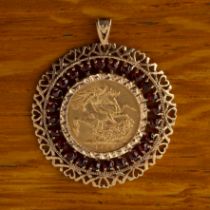 George V sovereign dated 1914, set in a 9ct gold pendant mount, set with garnets, 15g approx overall