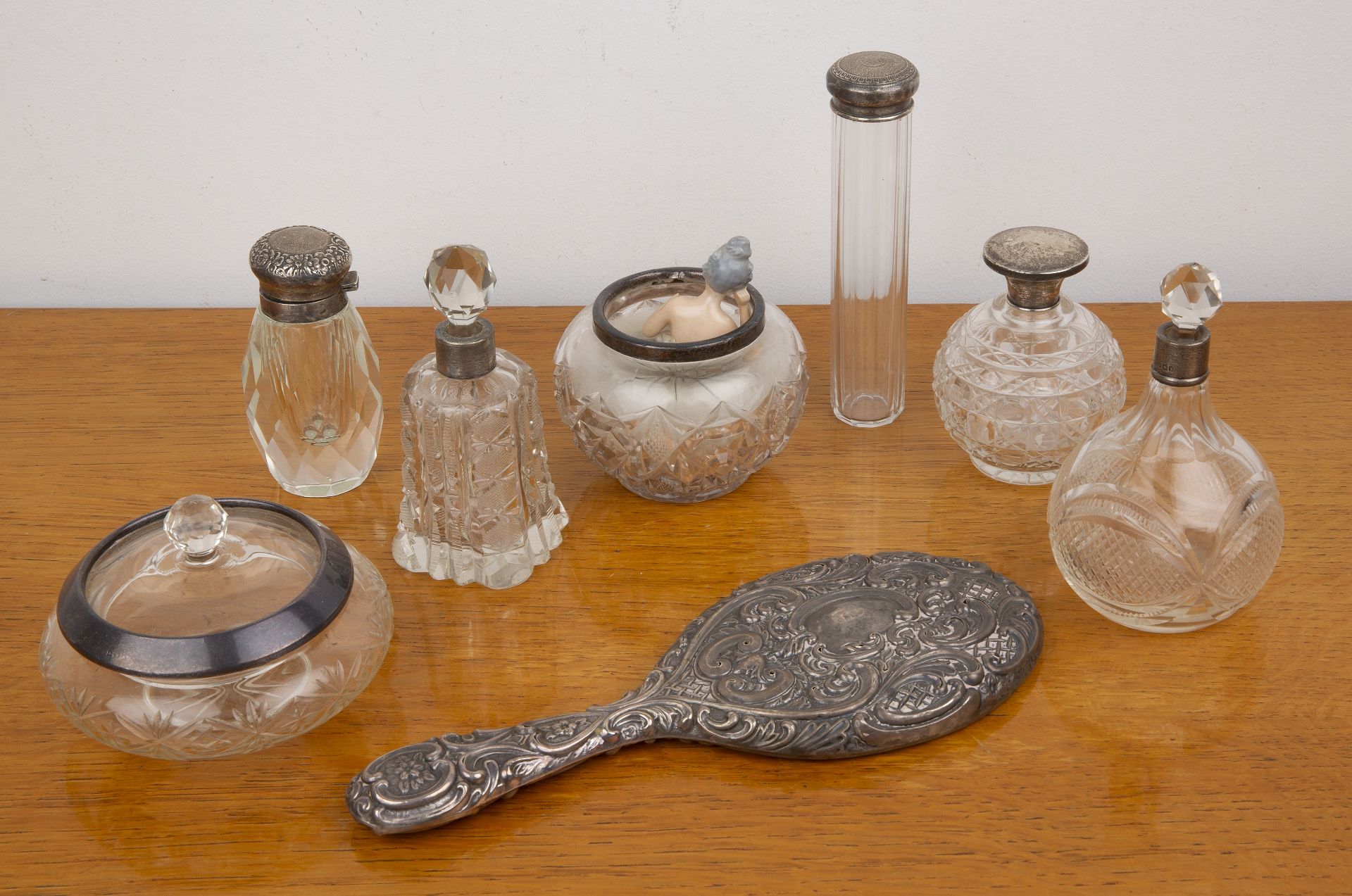 Collection of silver mounted dressing table requisites to include: handheld mirror, hobnail cut - Image 2 of 7