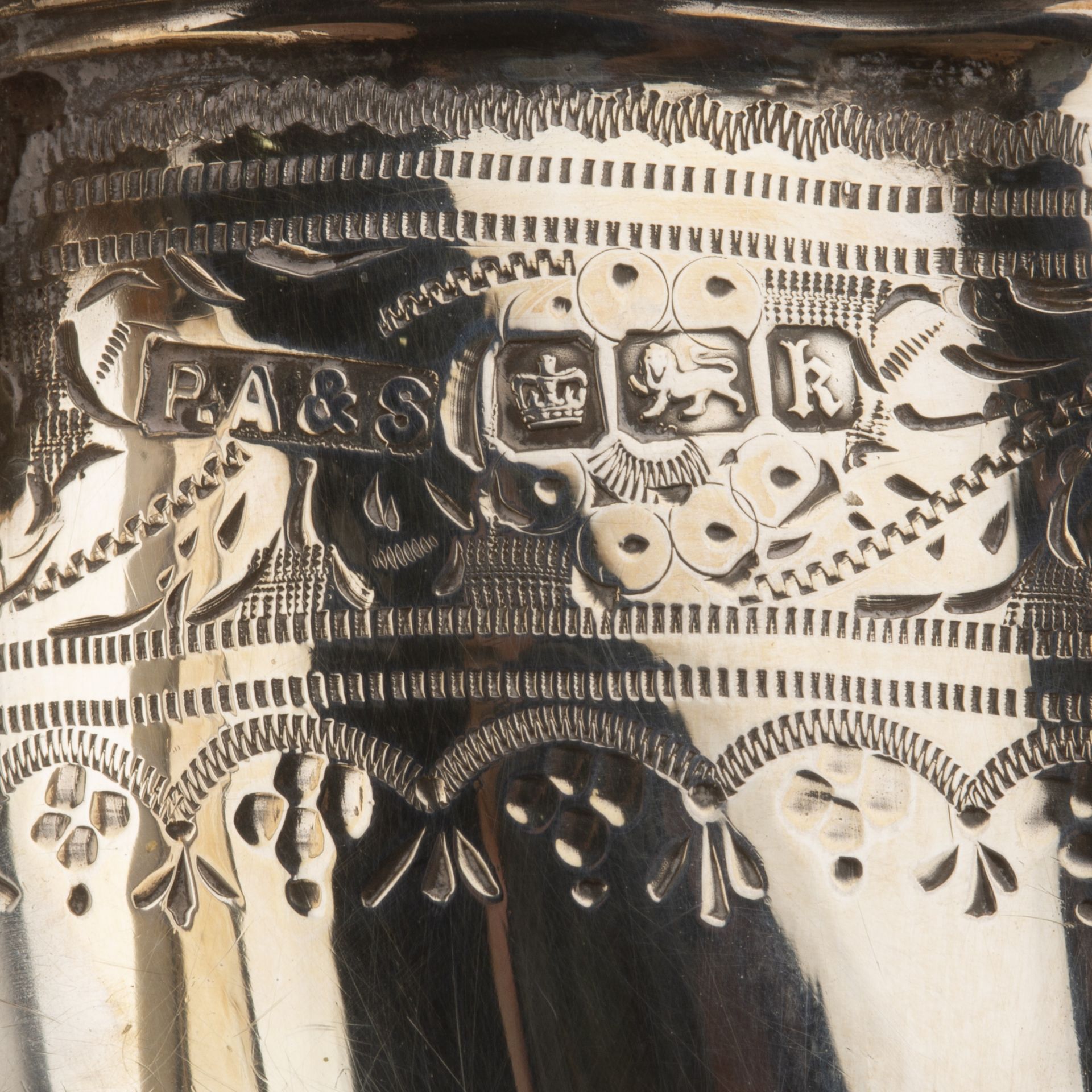 Edward VII silver four piece tea service comprising a teapot, hot water jug, cream jug and twin - Image 5 of 6