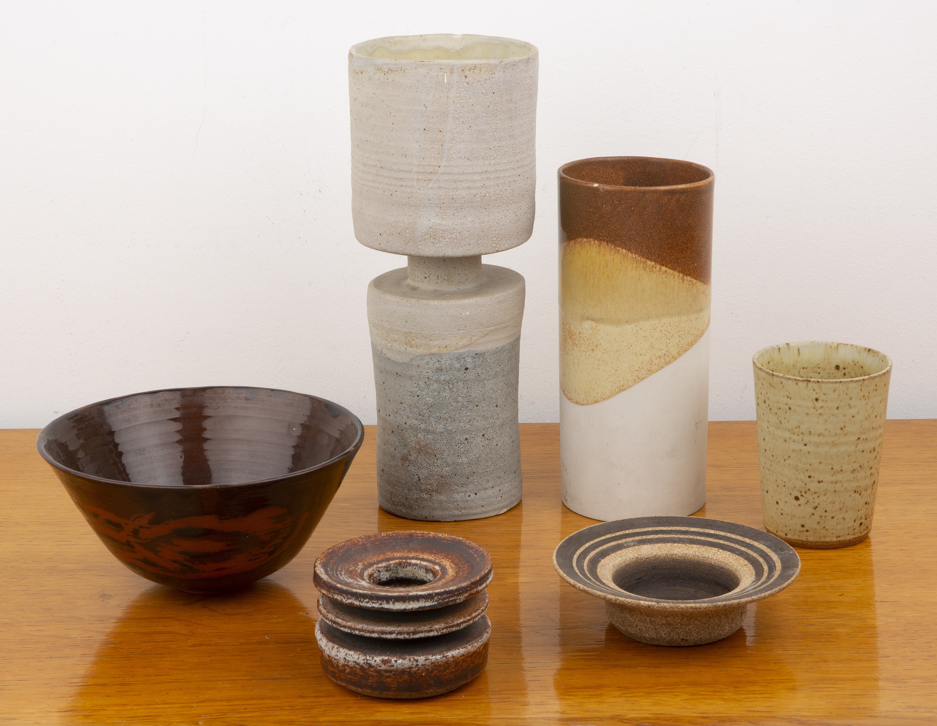Mixed collection of studio ceramics and pottery, to include a small dish in the manner of Waistel - Image 2 of 5