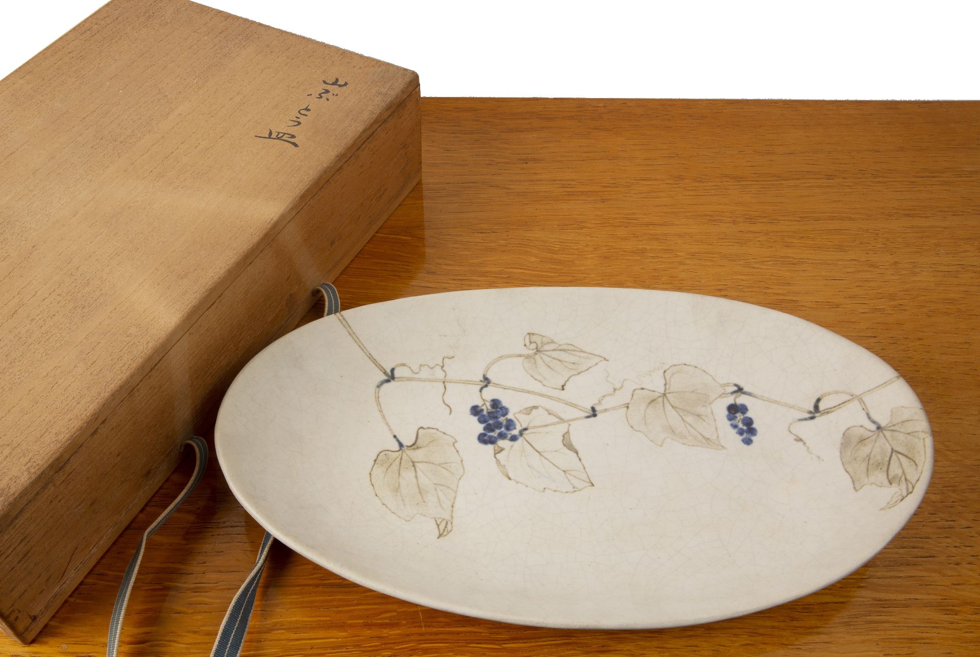 Teruko Tsuji (b.1920) Japanese studio pottery plate or dish, decorated with grape vine, signed to - Image 3 of 4