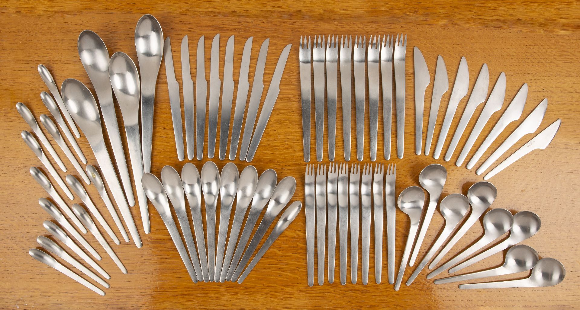Arne Jacobsen (1902-1971) for Anton Michelsen stainless steel cutlery set, consisting of: four large