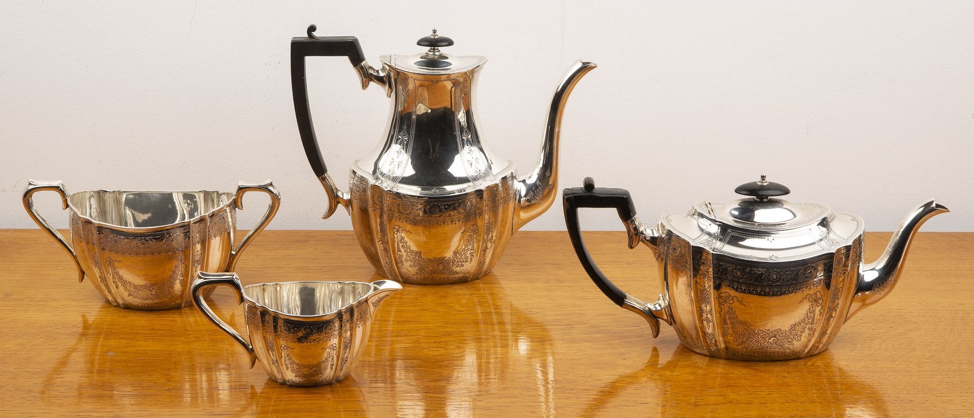 Edward VII silver four piece tea service comprising a teapot, hot water jug, cream jug and twin - Image 2 of 6