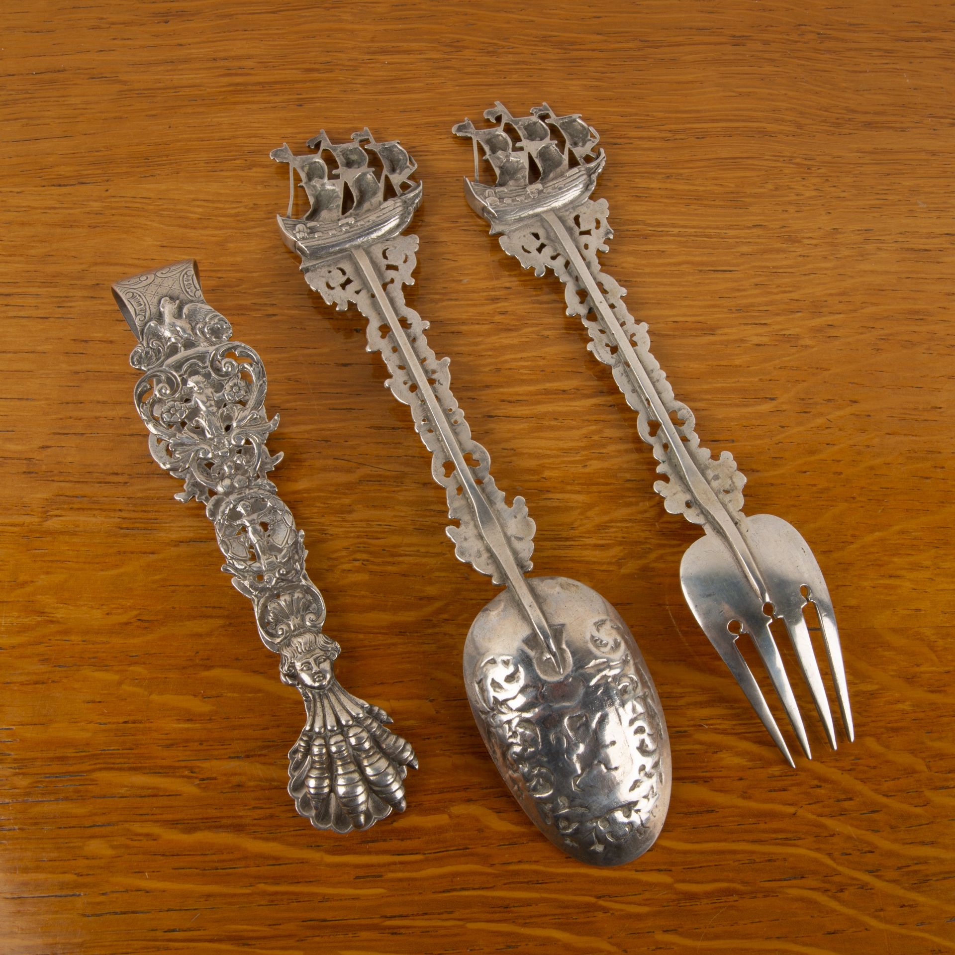 Collection of Continental (Possibly Dutch) silver items comprising a pair of tongs, with shell - Image 2 of 2