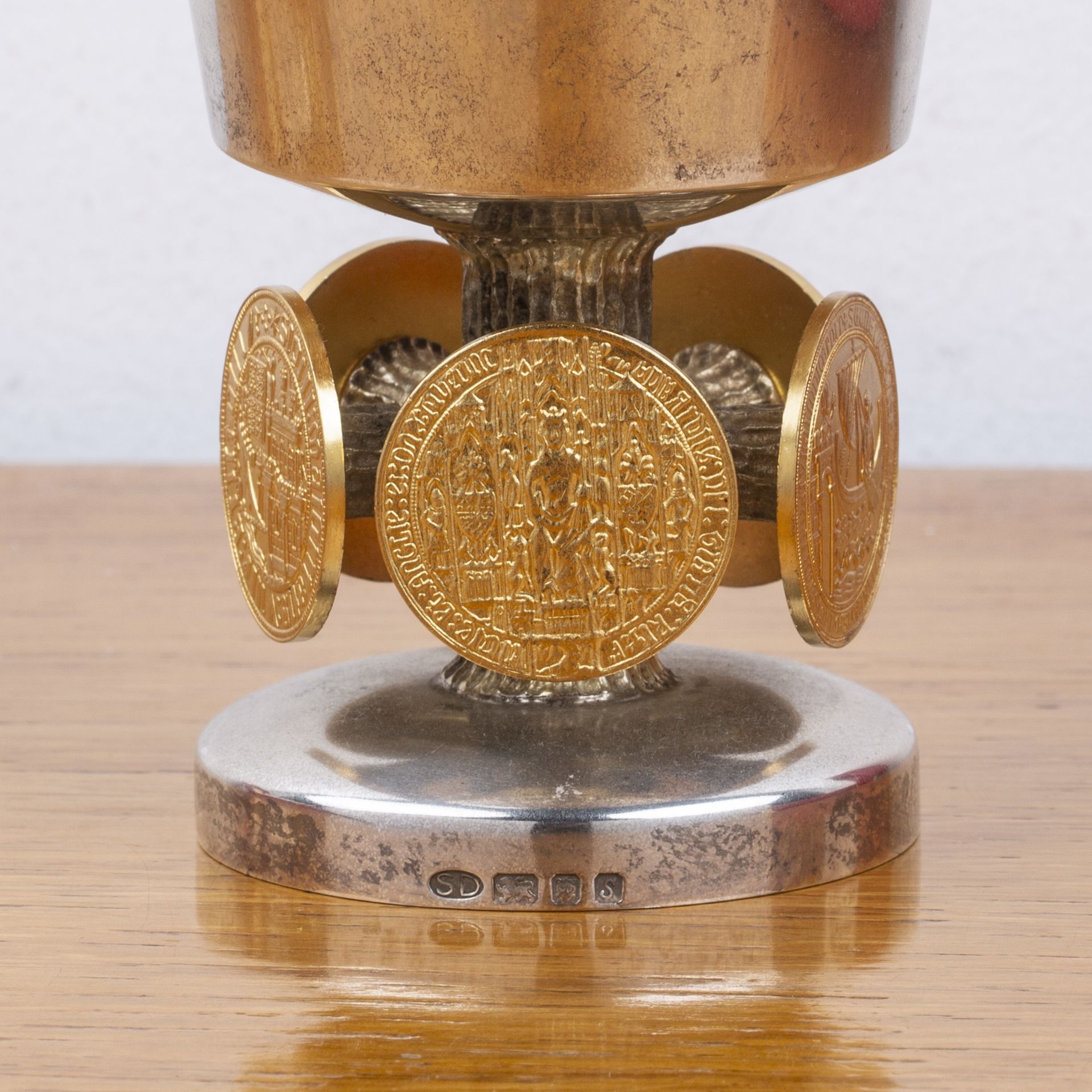 Stuart Devlin (1931-2018) cased silver and silver gilt 'Bristol 600 Goblet', number 337/600, with - Image 3 of 5