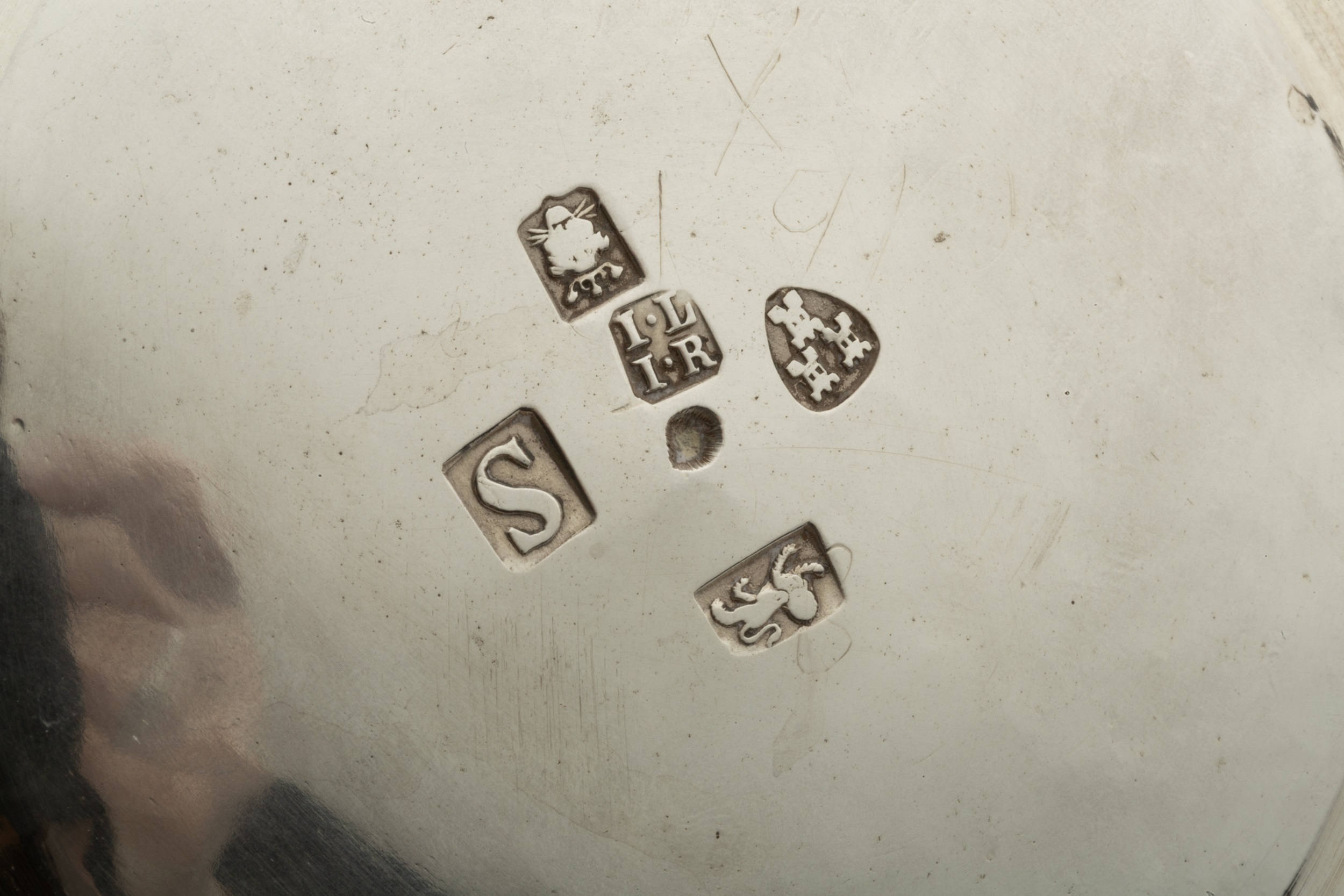 A George III silver pint mug, of plain slightly tapered design, the scroll handle with engraved - Image 2 of 10