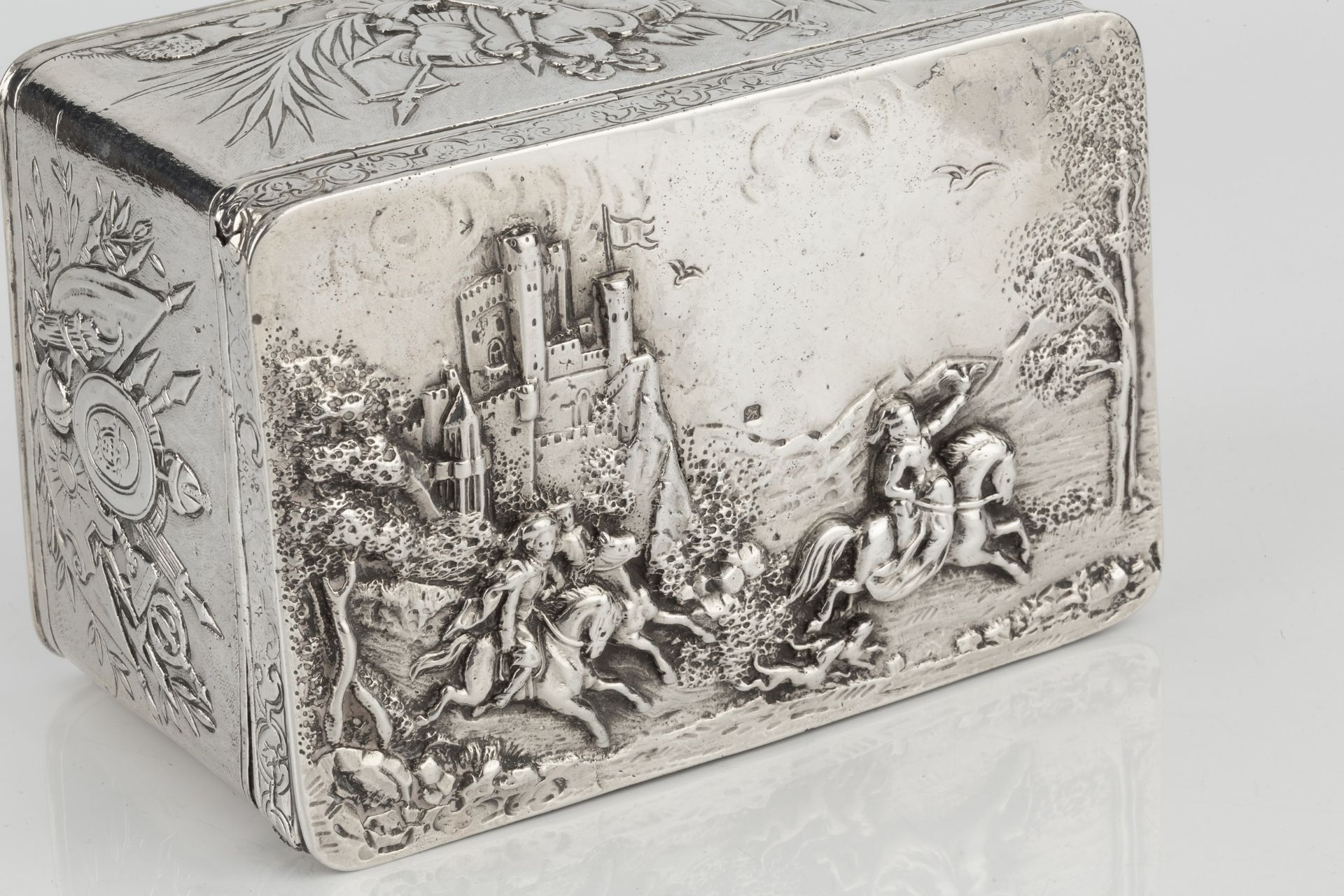 A late 19th century Dutch silver rectangular 'castle top' box, the hinged cover relief decorated - Bild 4 aus 4