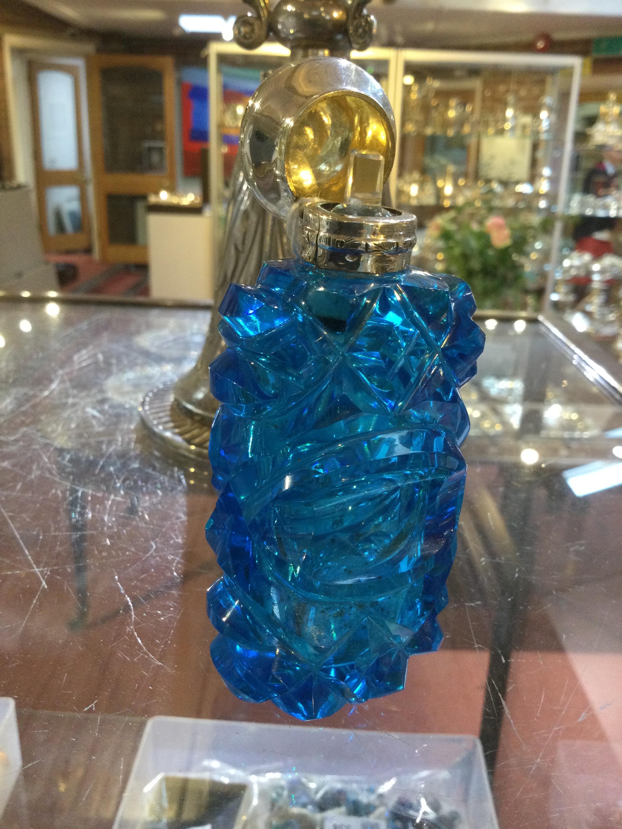 A 19th century French blue glass scent bottle, of moon flask form, having bands of hobnail and slice - Image 5 of 10