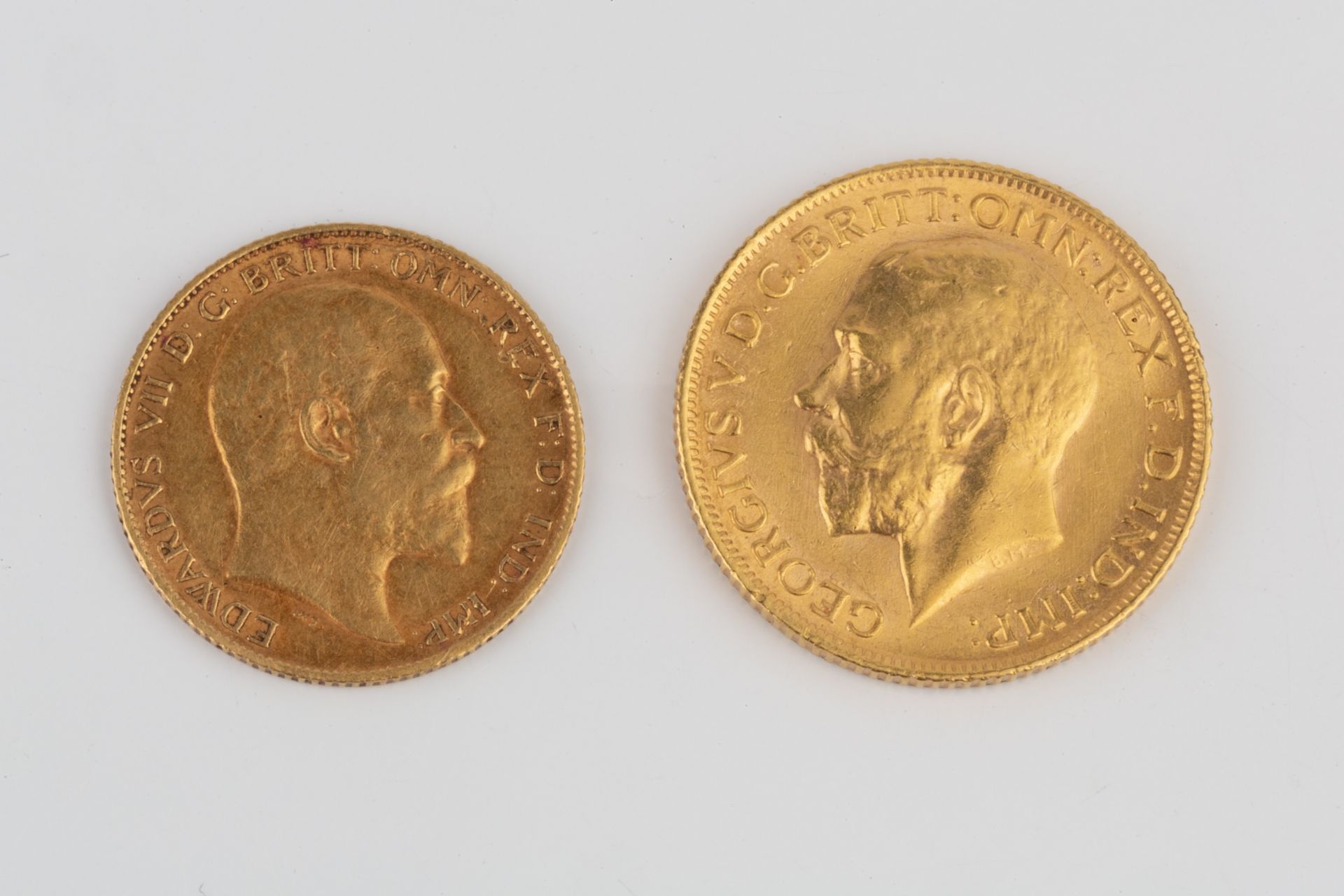 A George V sovereign, 1912, and an Edward VII half sovereign, 1907. (2) Some minor wear and - Bild 2 aus 2