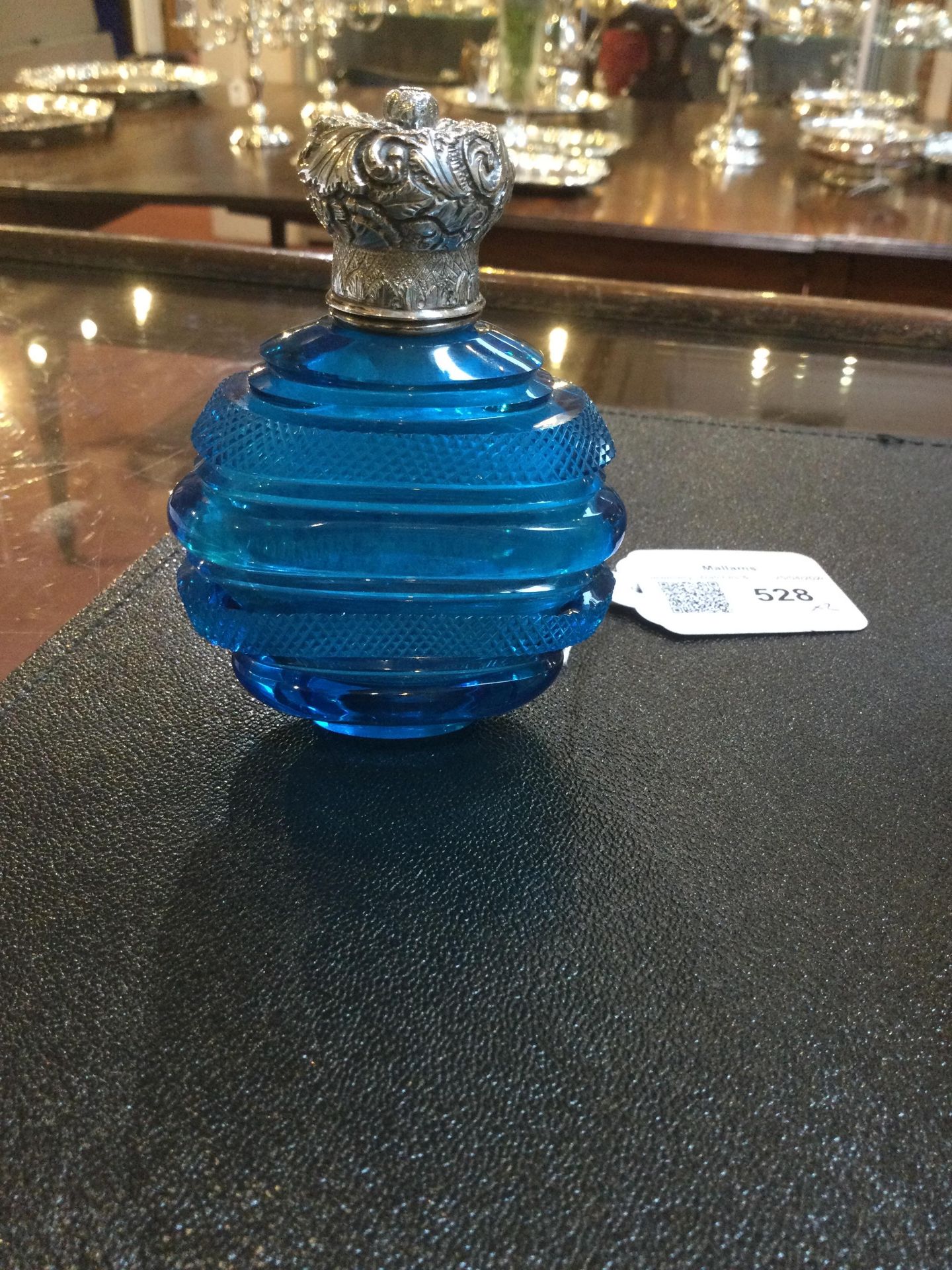 A 19th century French blue glass scent bottle, of moon flask form, having bands of hobnail and slice - Bild 9 aus 10