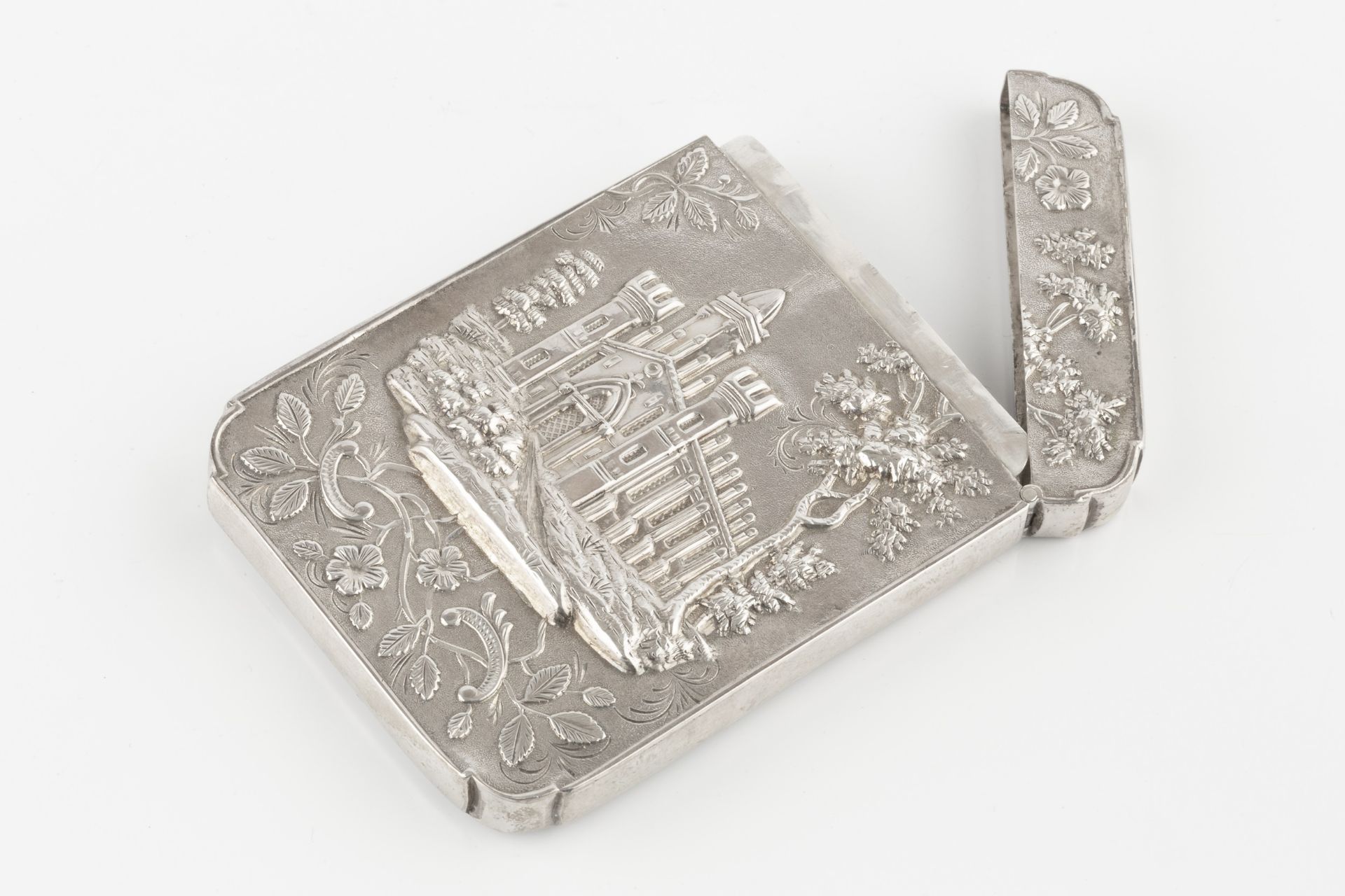 A 19th century silver castle top card case, possibly American, repoussé decorated to one side with a - Bild 2 aus 2
