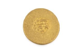 An Iranian gold mohur, Afsharid, 2.1cm diameter approx 11g