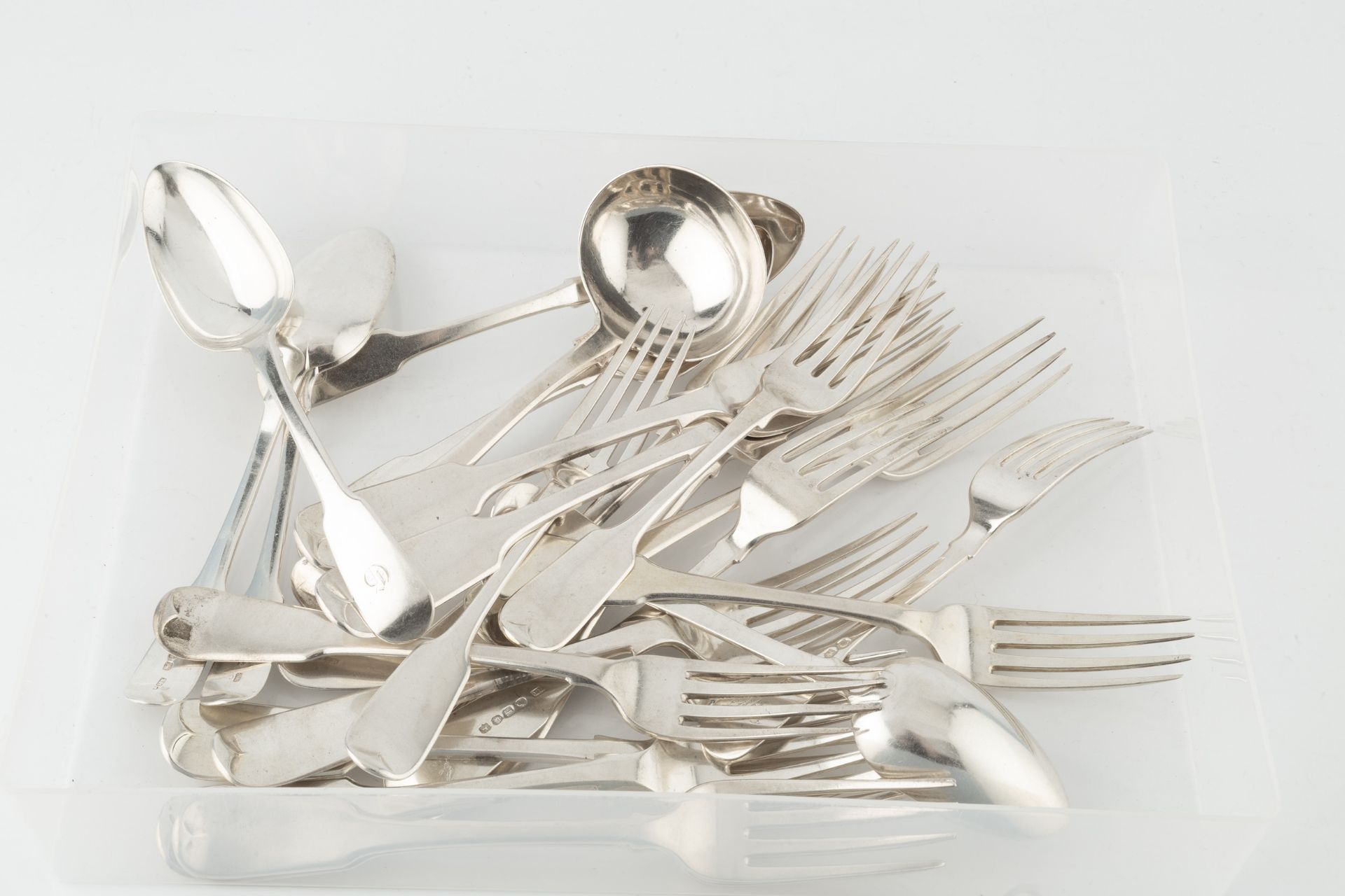 A matched part service of 19th century silver fiddle pattern flatware, comprising a set of six table - Bild 2 aus 2