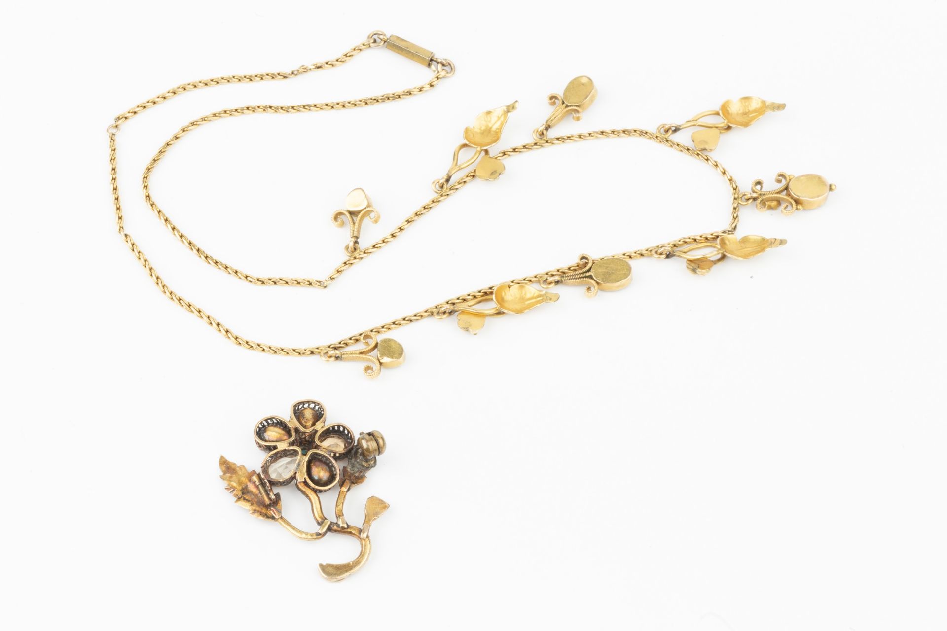 A small collection of jewellery, comprising a gem set flower brooch, a yellow metal necklace hung - Image 3 of 4