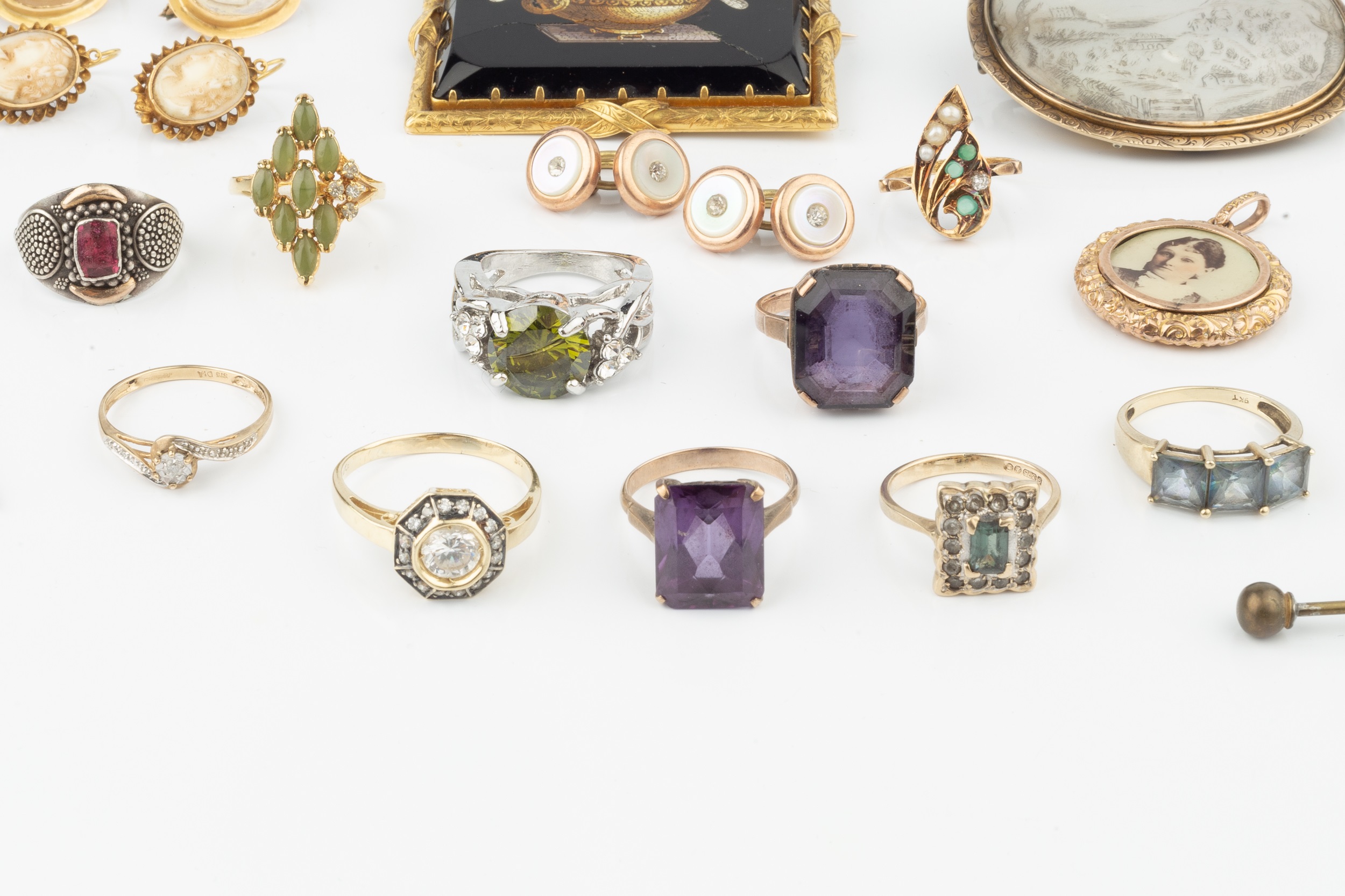 A collection of jewellery to include a 9ct gold mounted diamond solitaire ring, six various gold and - Image 2 of 2