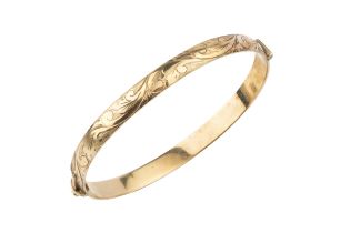 A 9ct gold hinged bangle, with foliate engraved decoration, 6.5cm wide approx weight 17.8g
