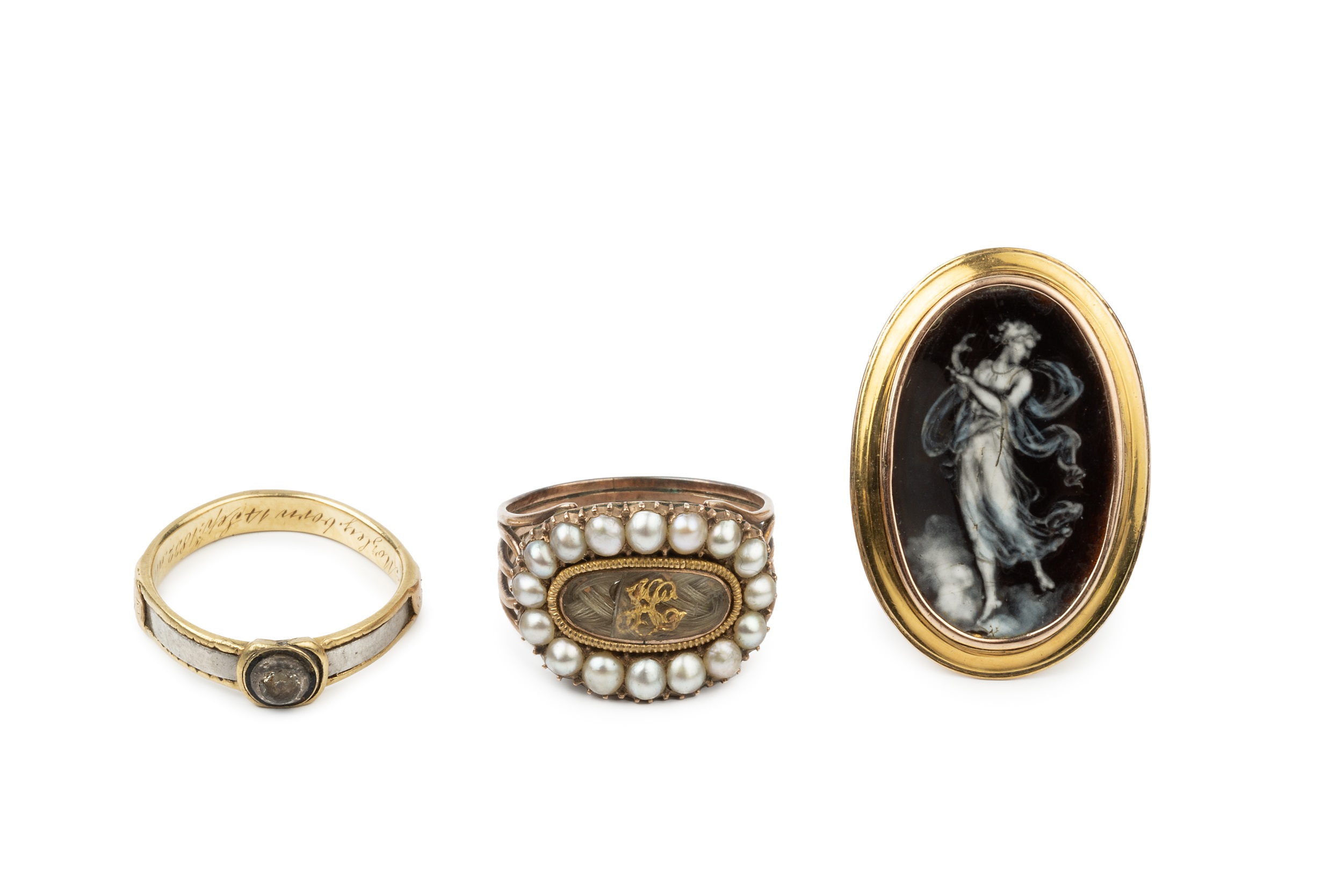 A Georgian gold and seed pearl memorial ring, with glazed plaited hairwork panel and gilt monogram