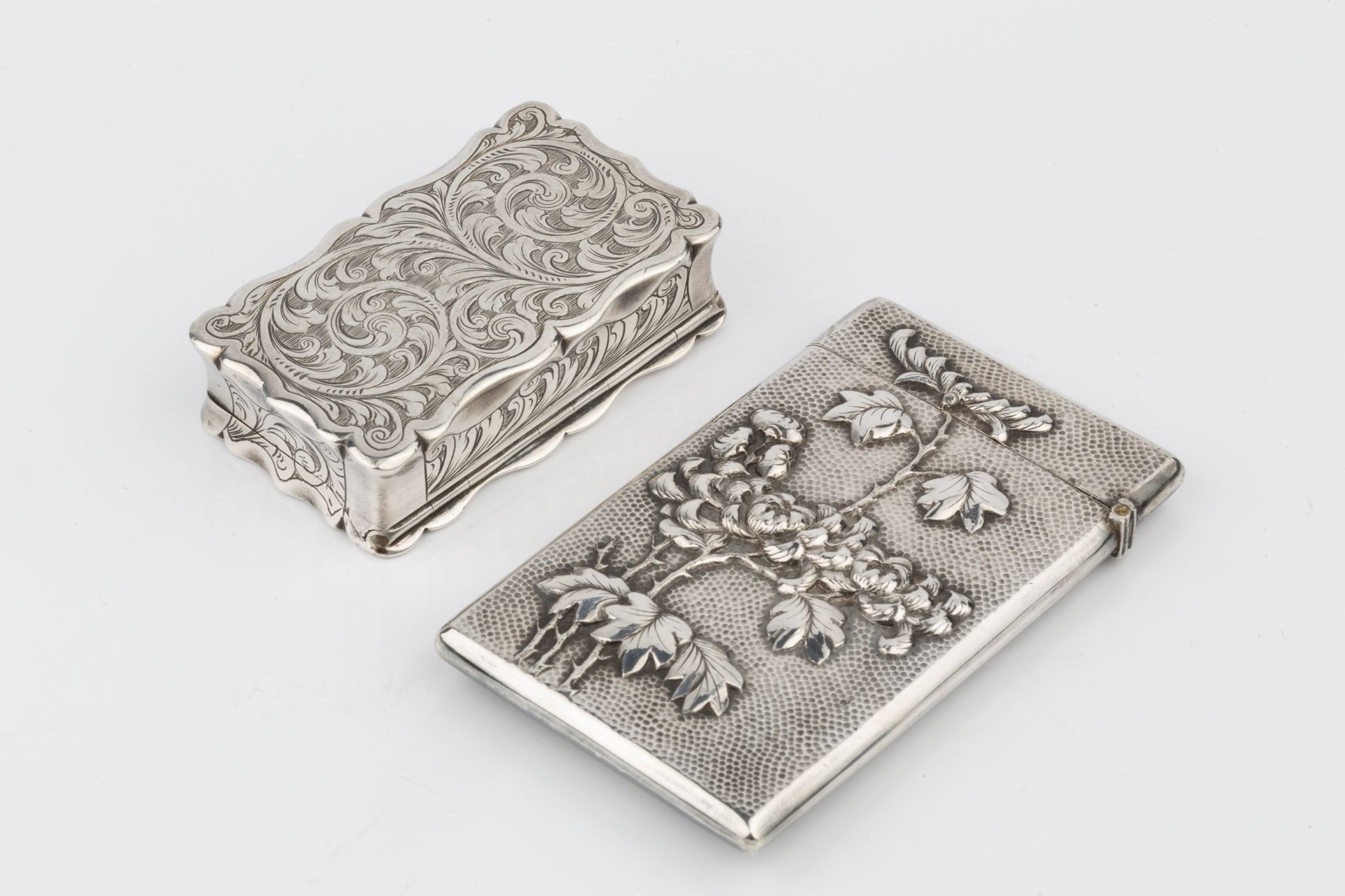 A late 19th/early 20th century Chinese export silver card case, by Wang Hing, the textured ground - Bild 3 aus 5